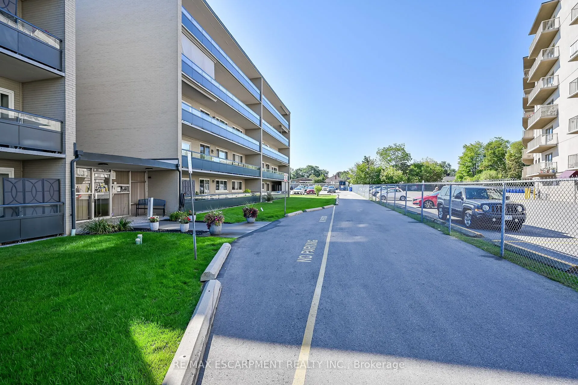 510 Queenston Road, #404