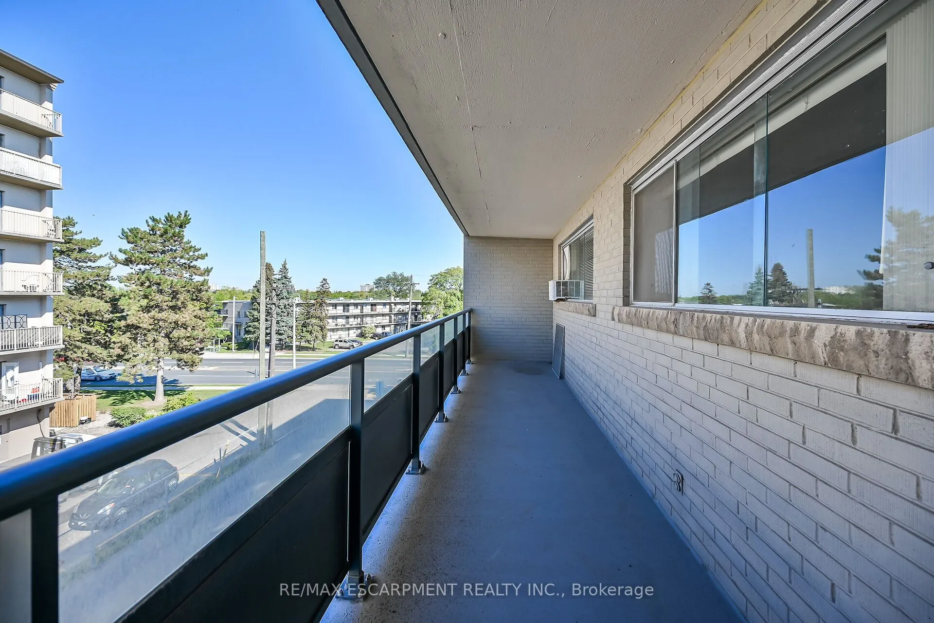 510 Queenston Road, #404