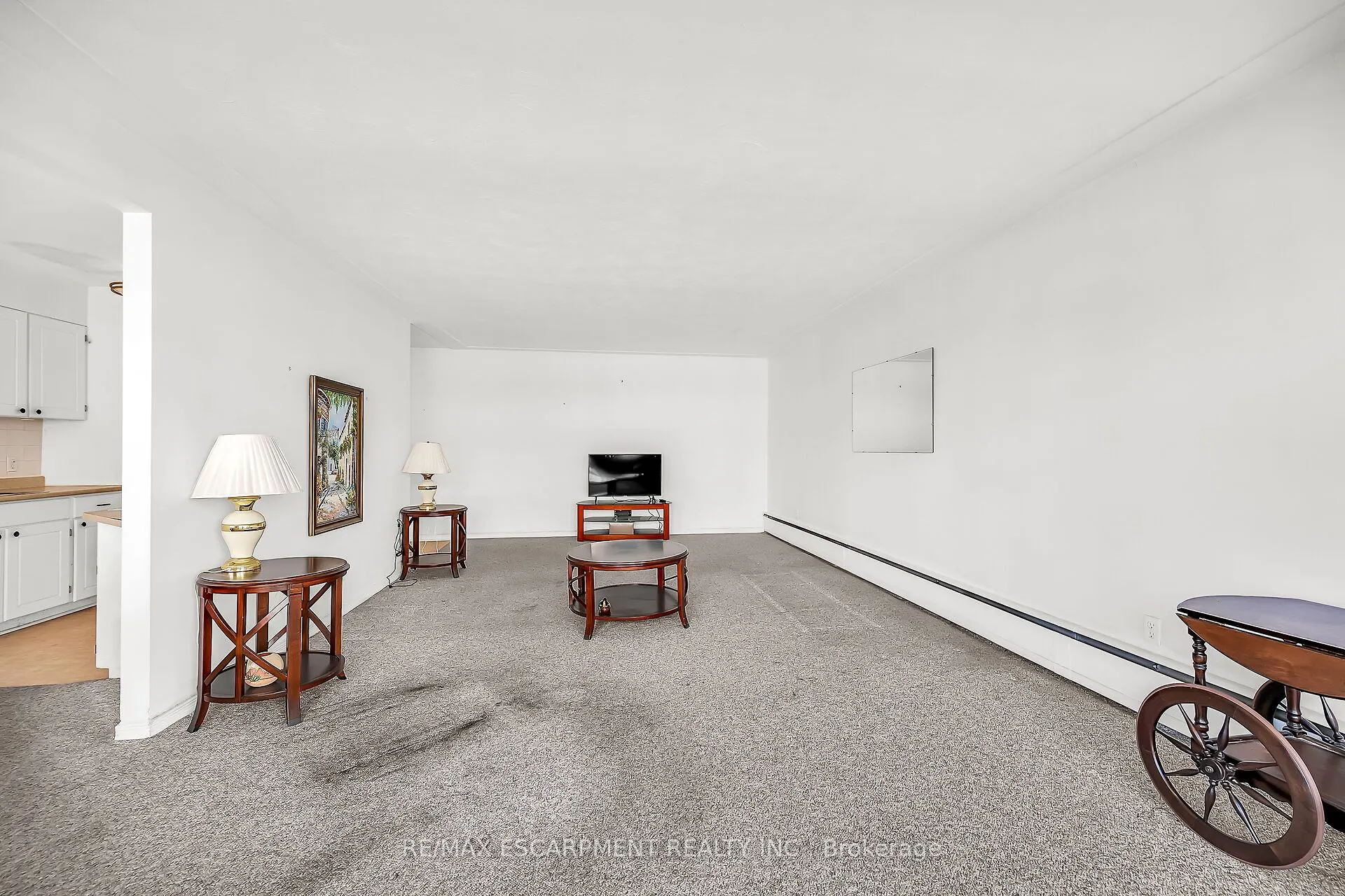 510 Queenston Road, #404