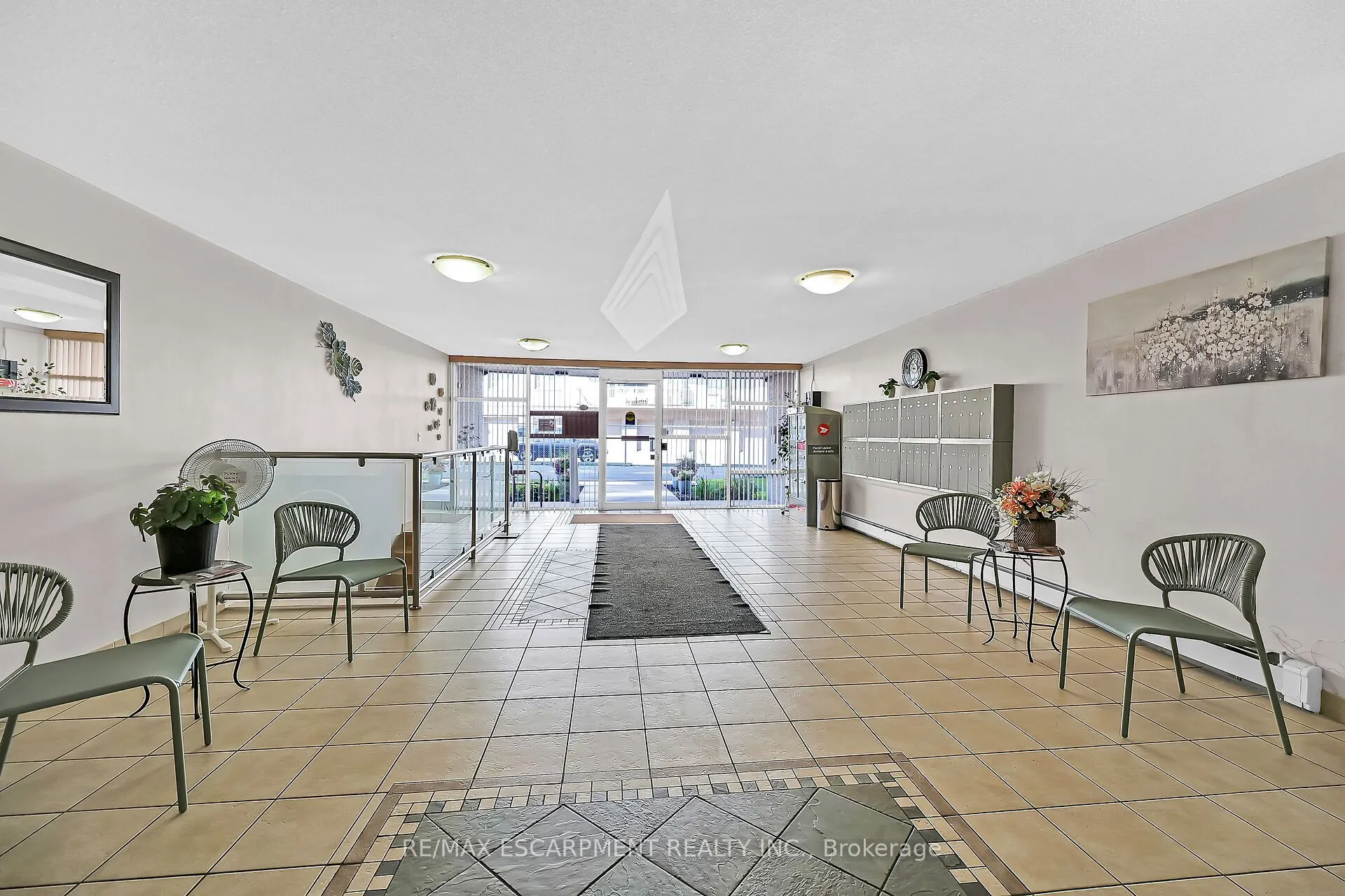510 Queenston Road, #404