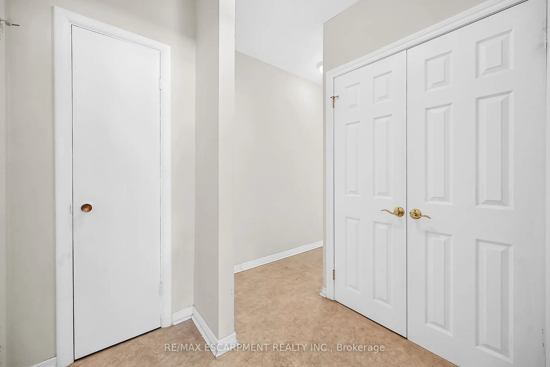 510 Queenston Road, #404