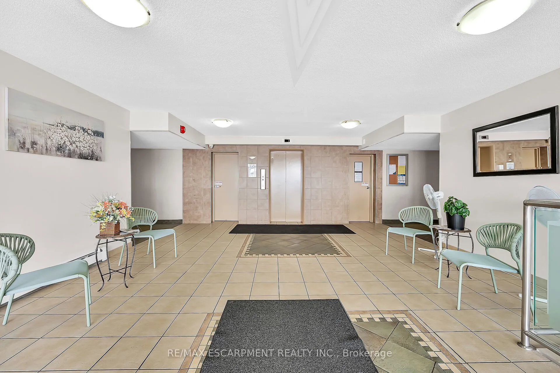 510 Queenston Road, #404
