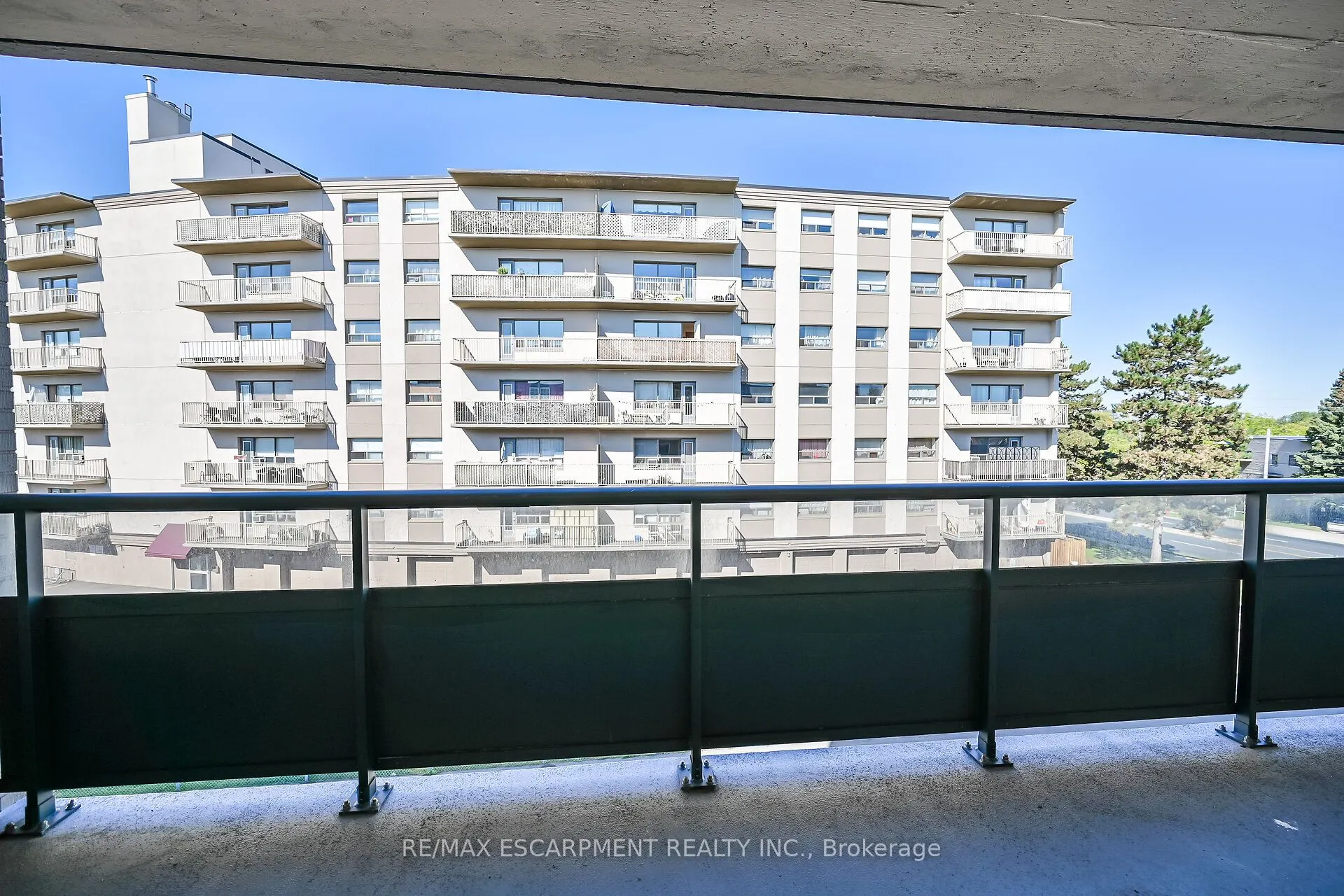 510 Queenston Road, #404