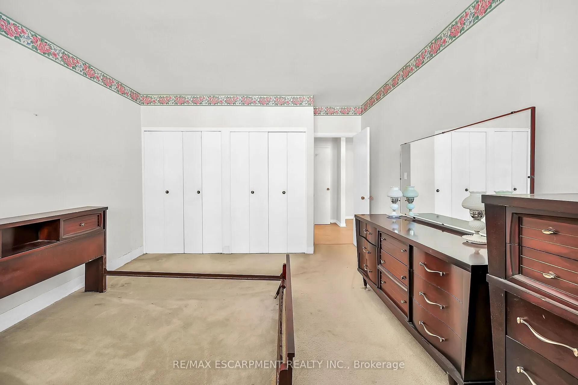 510 Queenston Road, #404