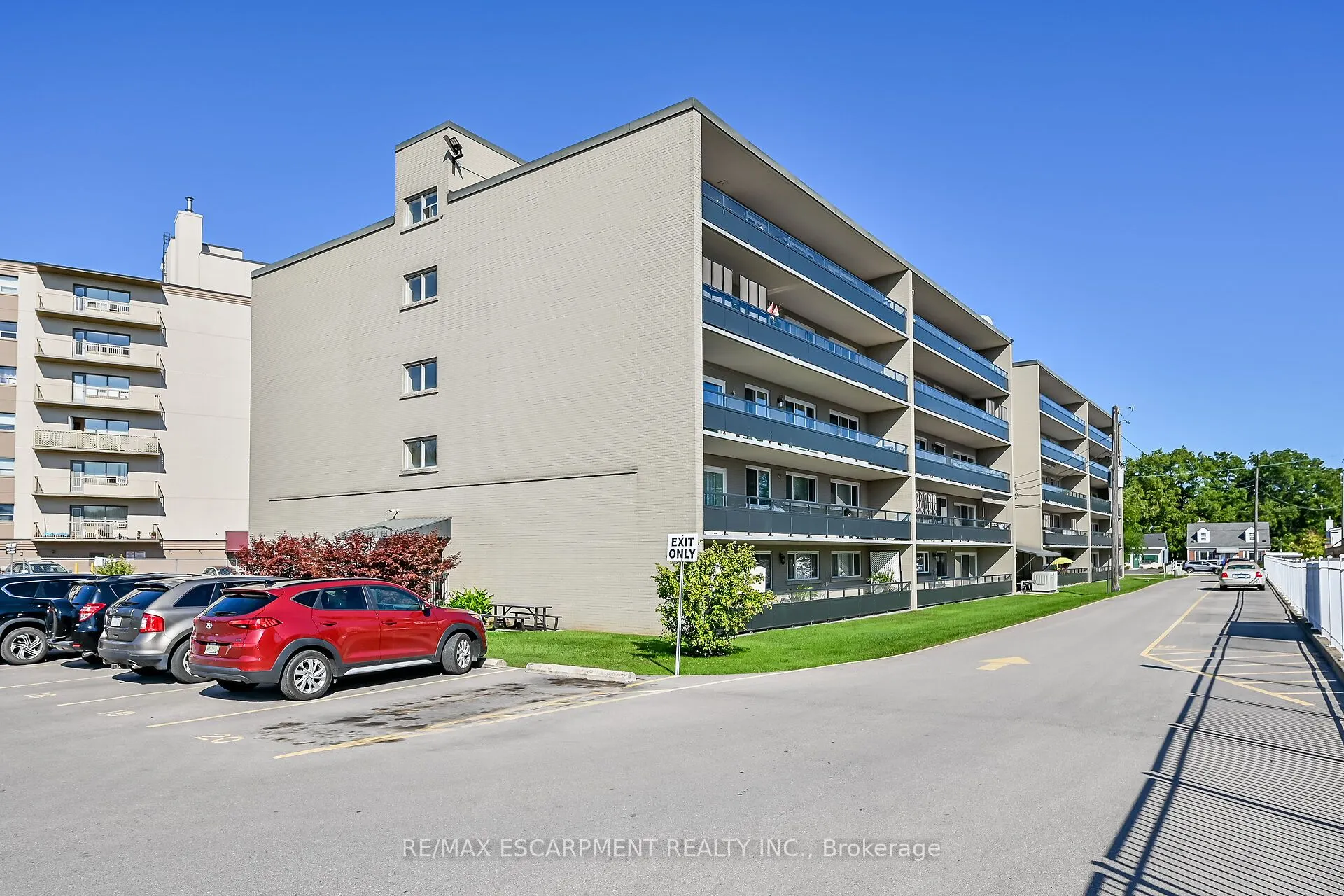 510 Queenston Road, #404