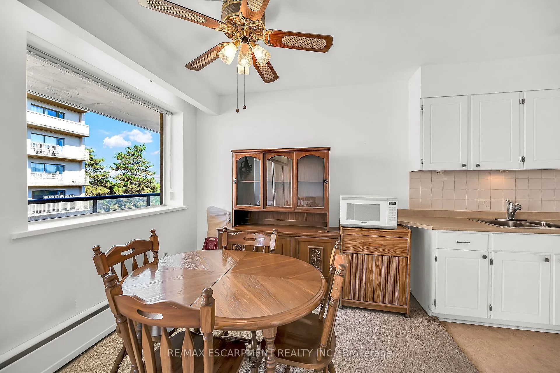 510 Queenston Road, #404