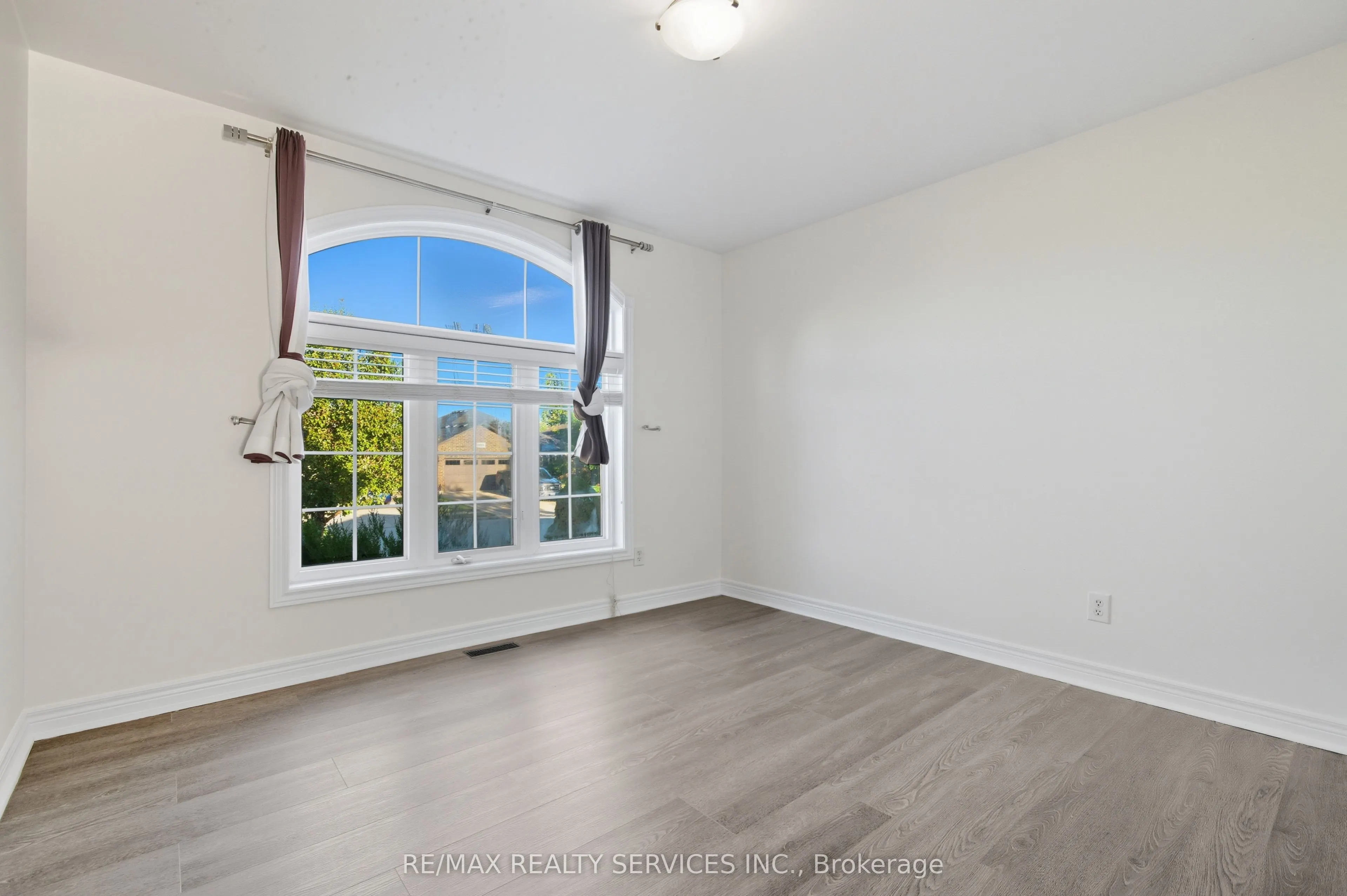 1039 Clover Avenue