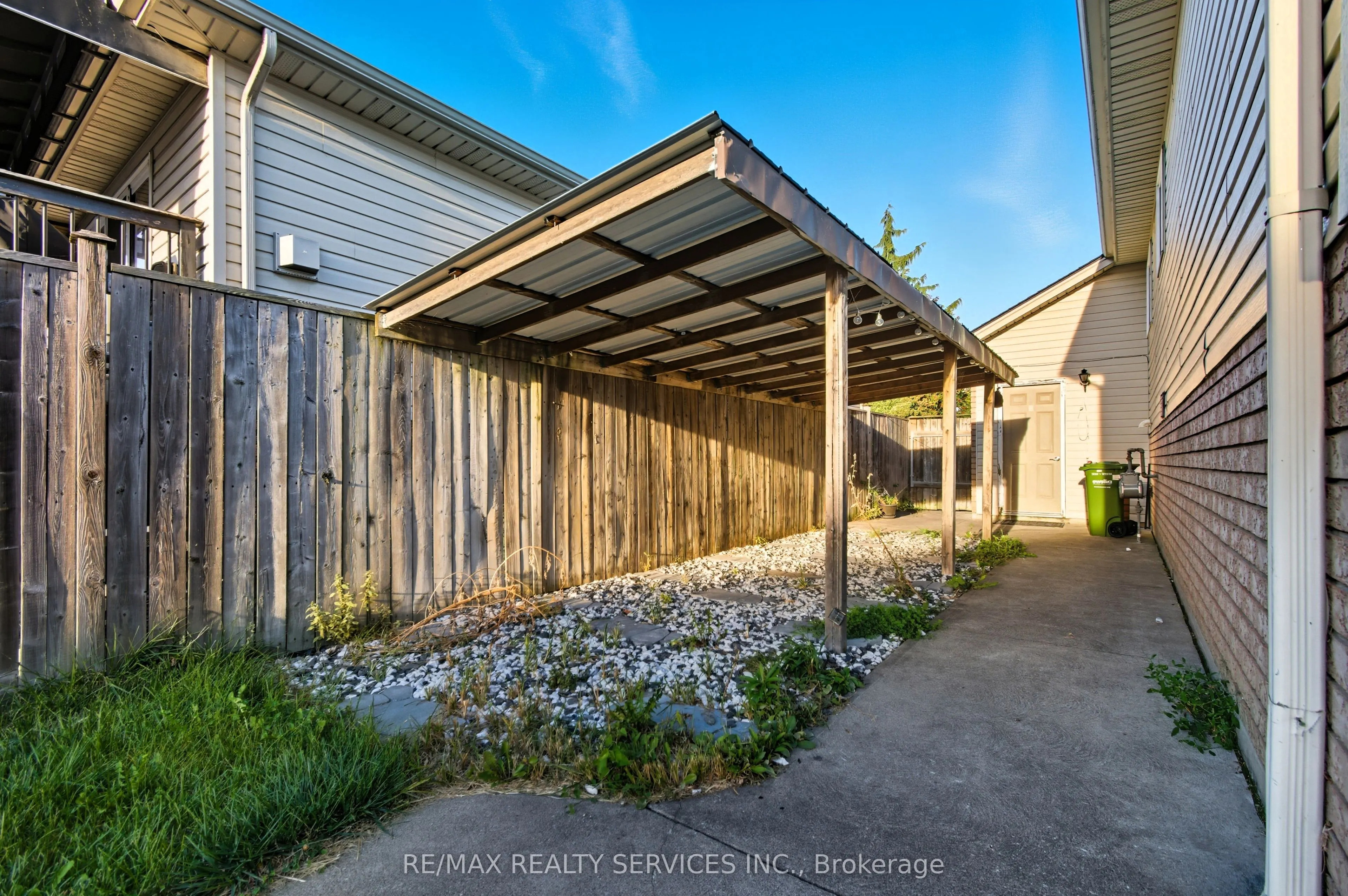 1039 Clover Avenue