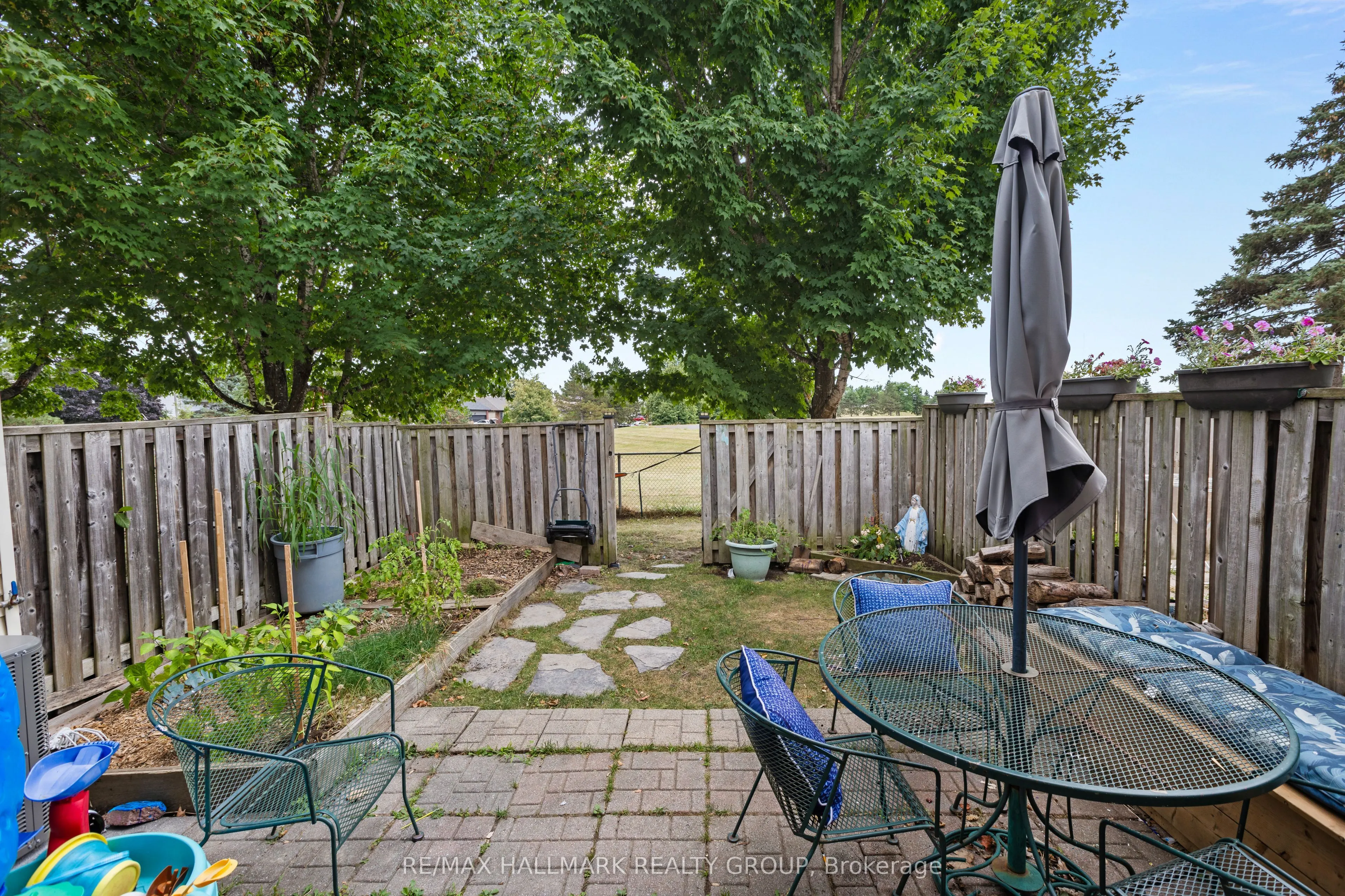 1598 Hoskins Crescent, #17