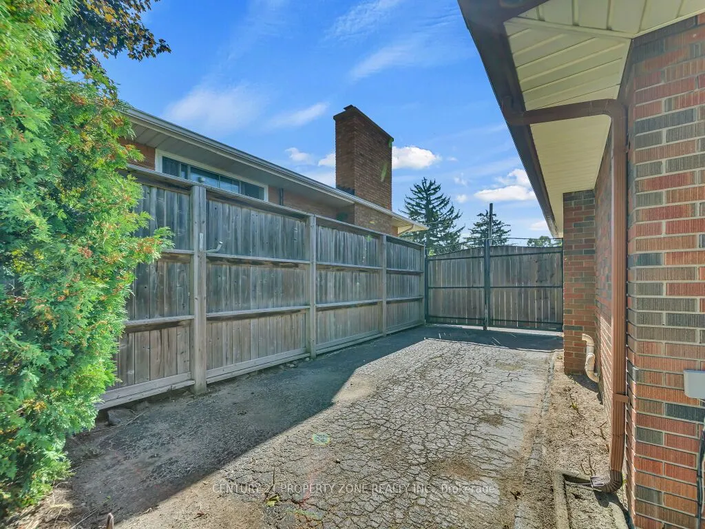 1002 Eastlawn Avenue