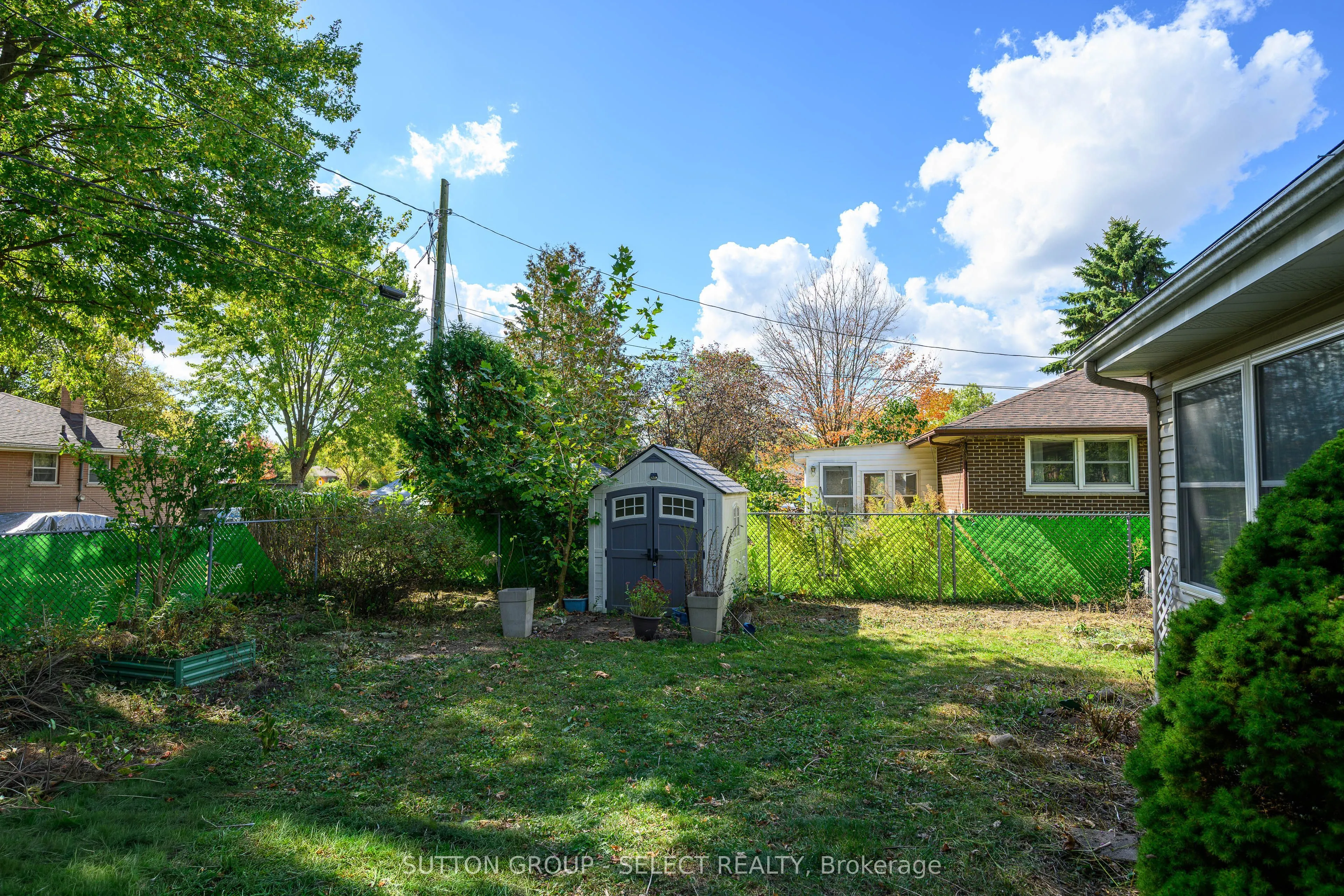 110 Laurentian Drive N
