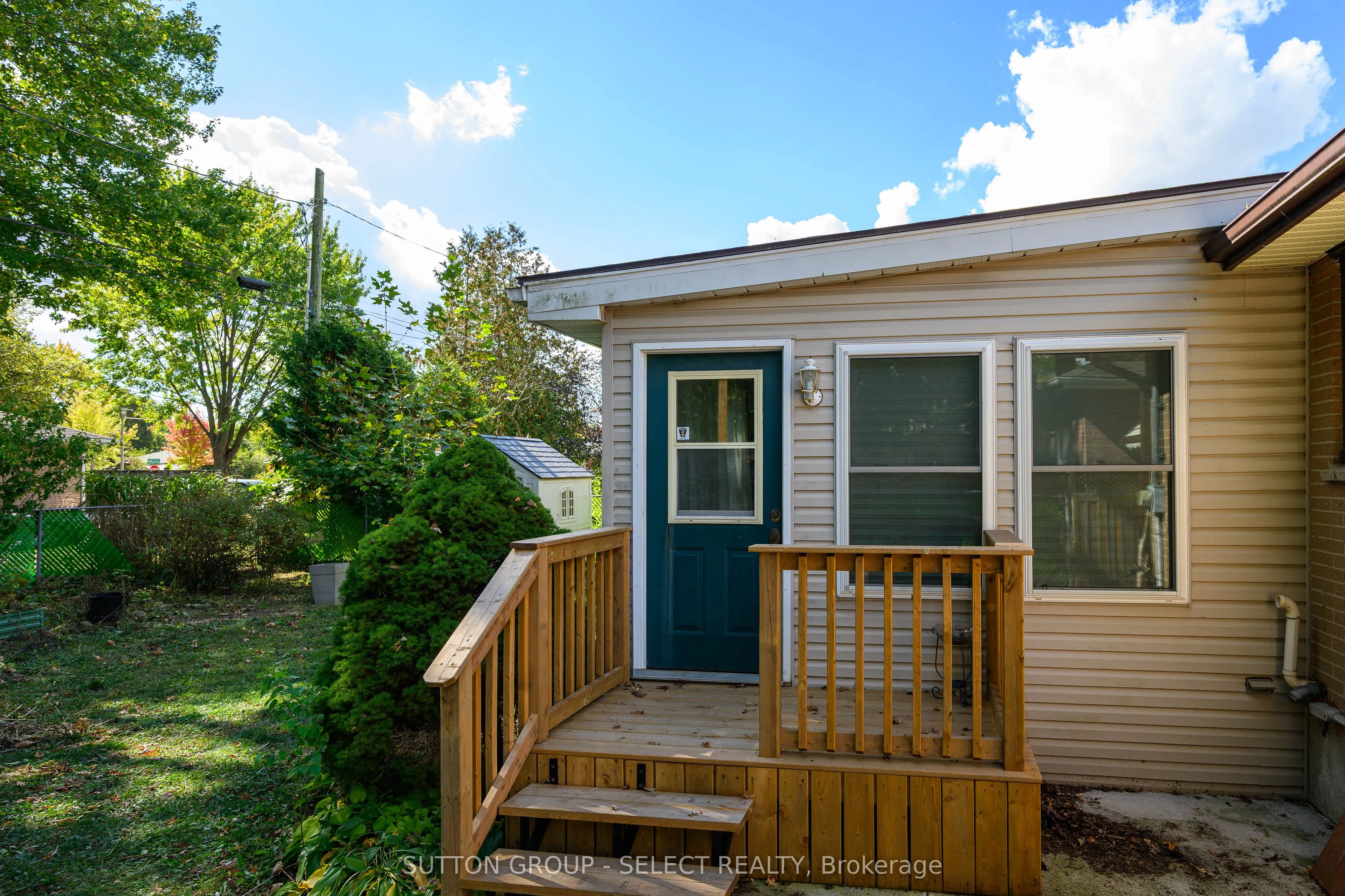 110 Laurentian Drive N