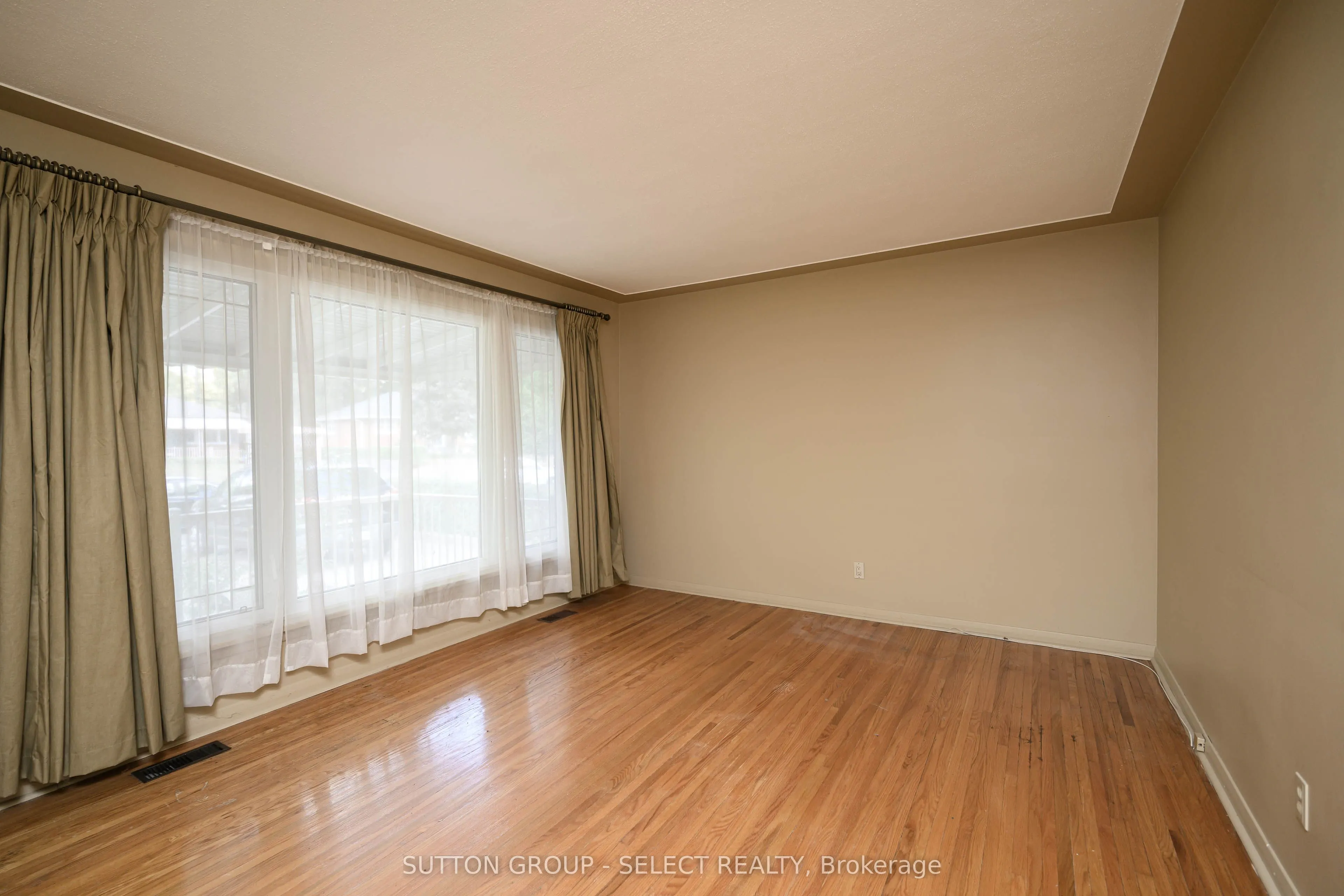 110 Laurentian Drive N