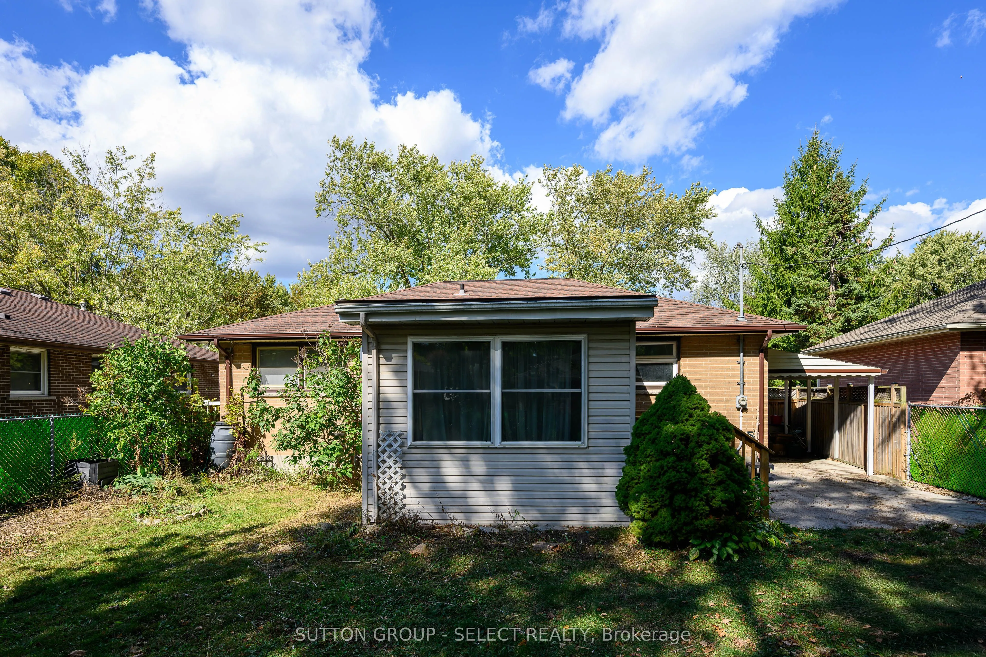 110 Laurentian Drive N