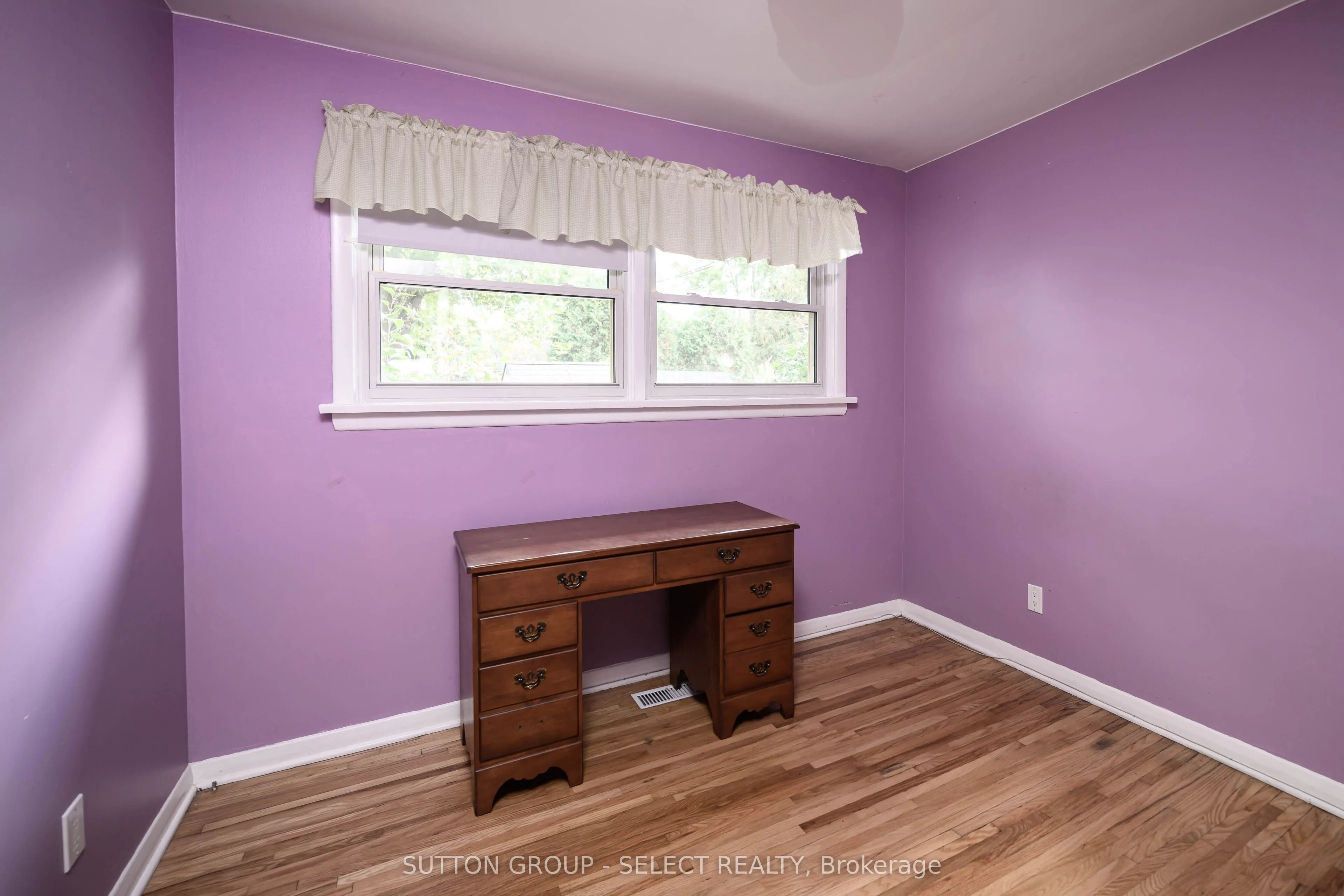 110 Laurentian Drive N