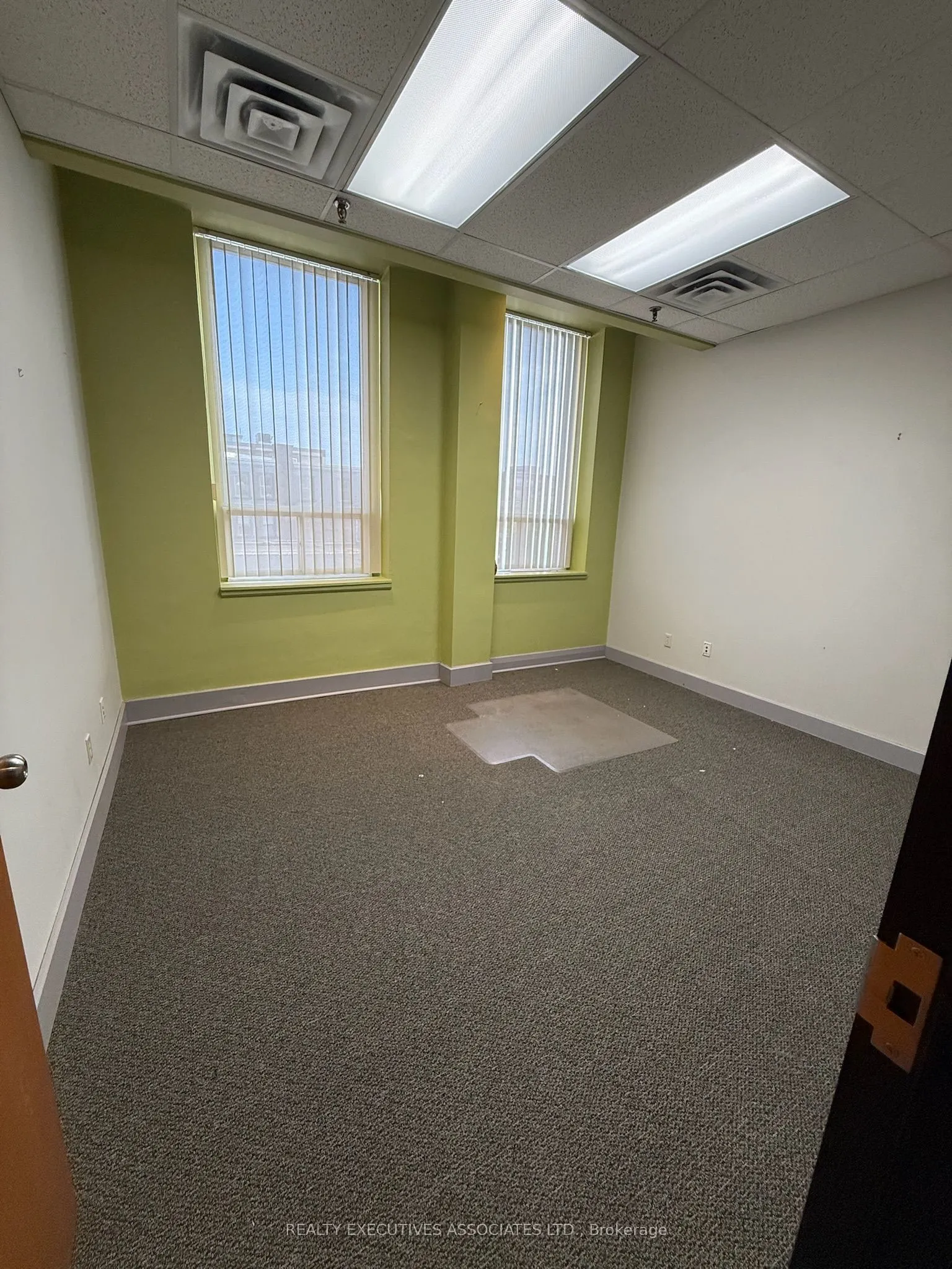 311 George Street N, #200