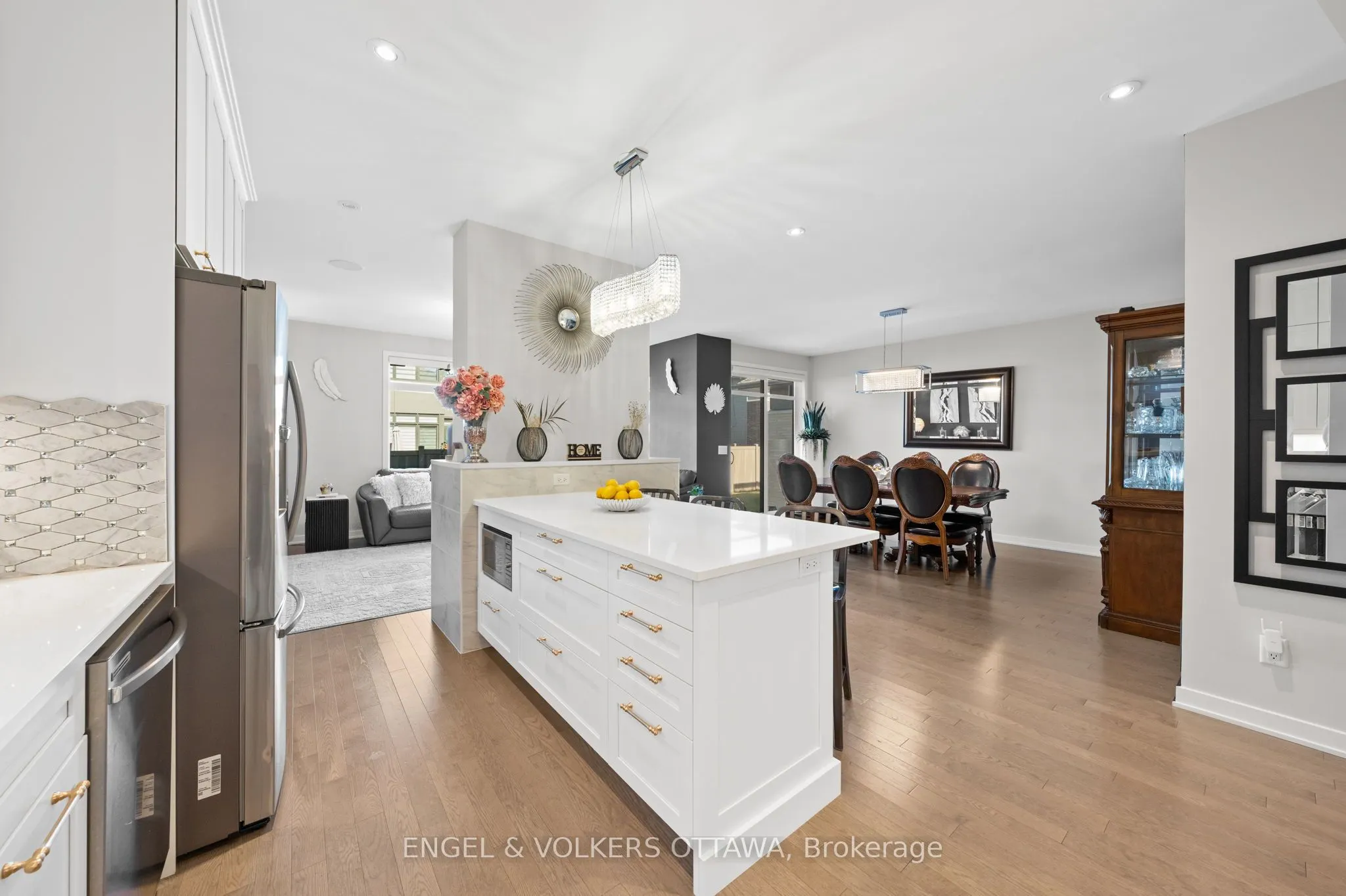 933 Islington Way