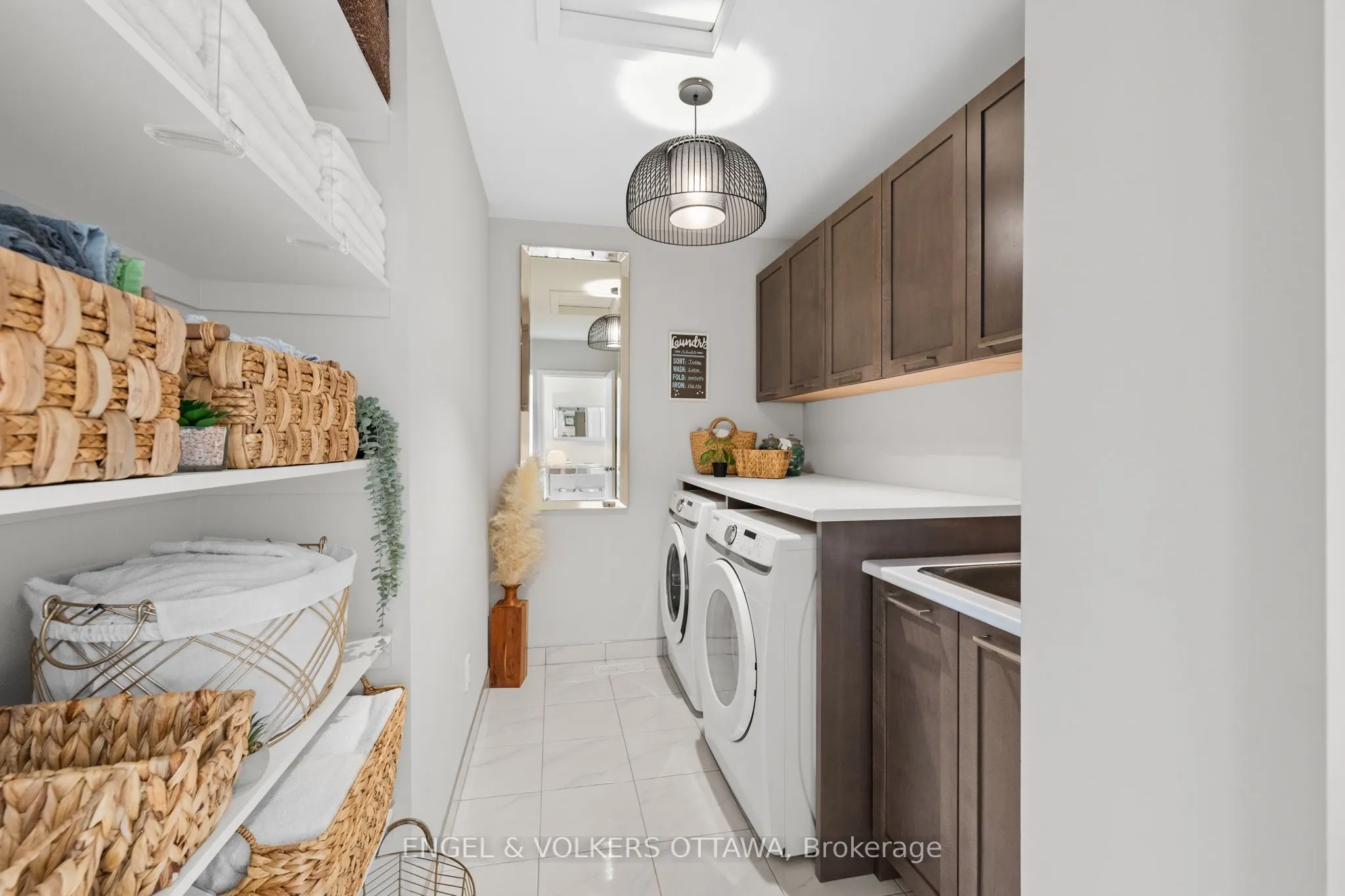 933 Islington Way
