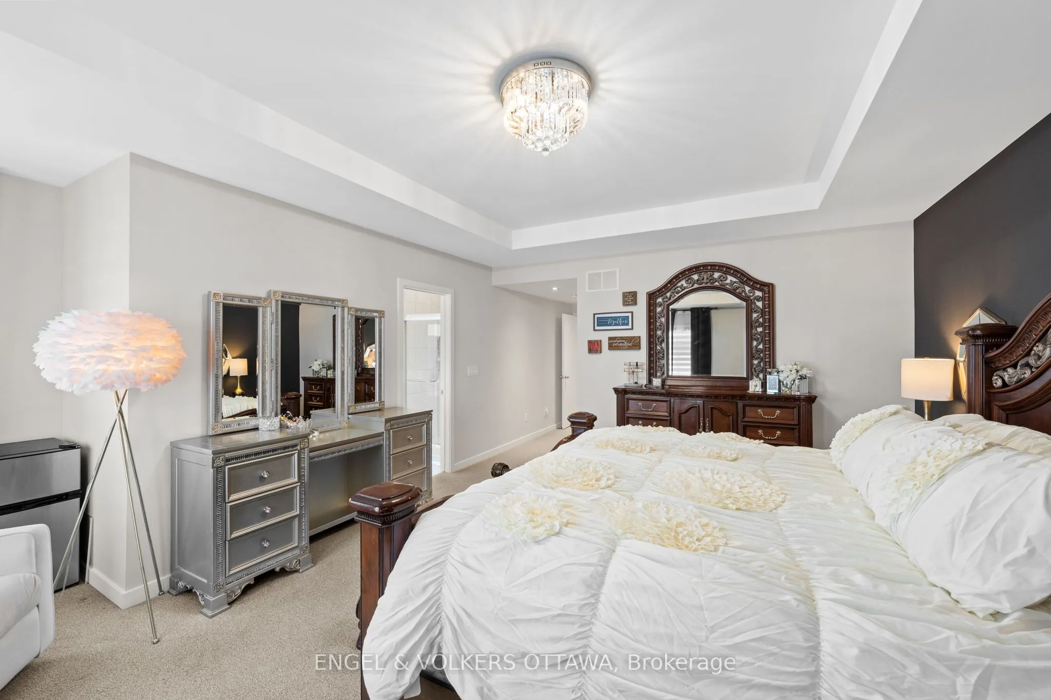 933 Islington Way