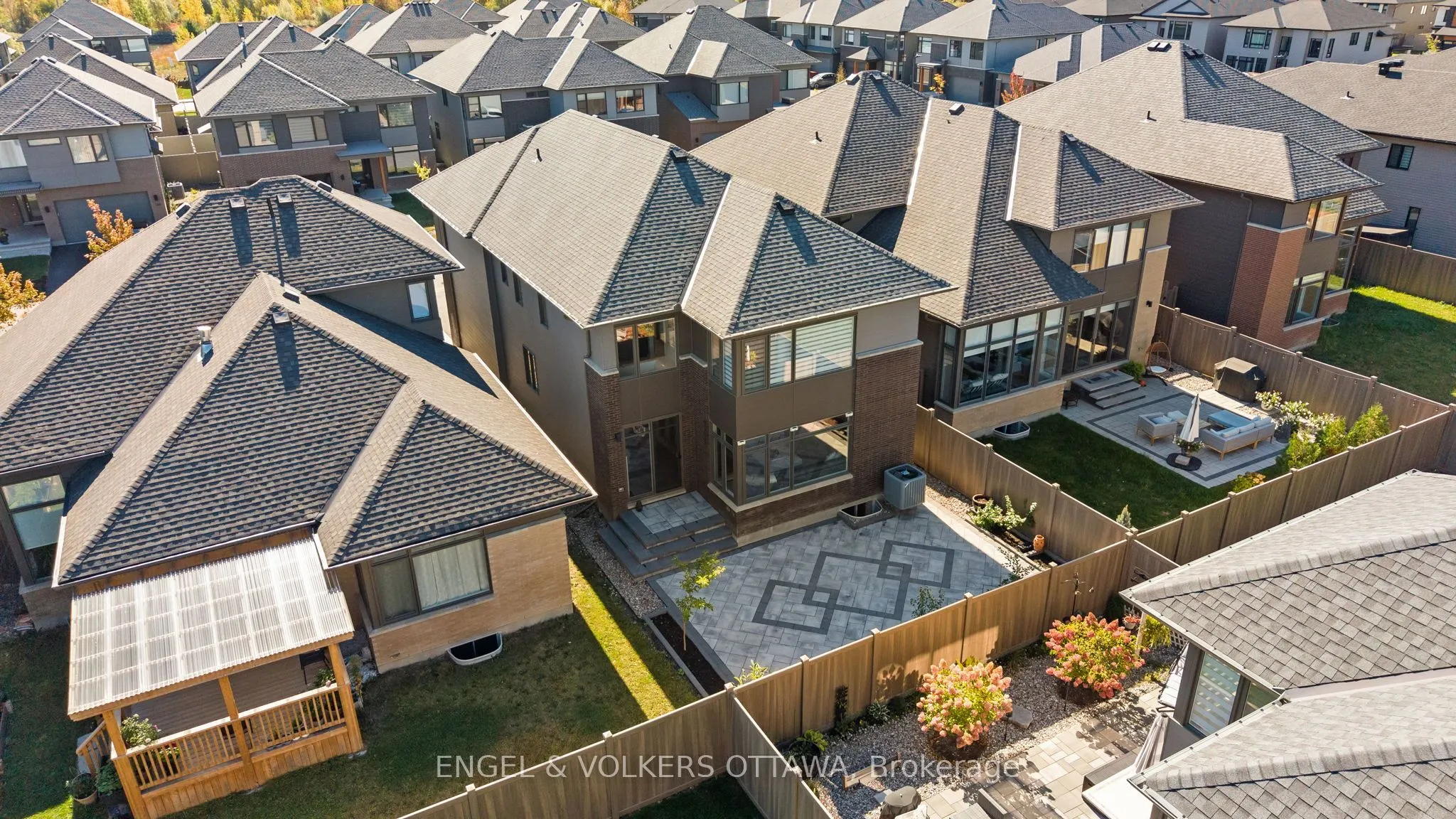 933 Islington Way