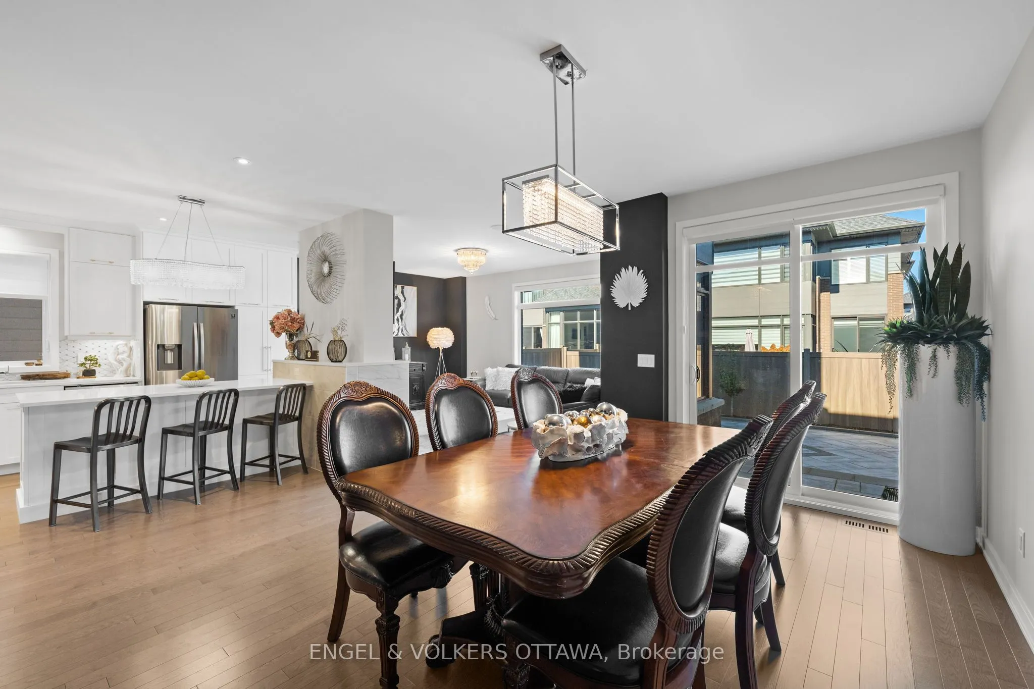 933 Islington Way