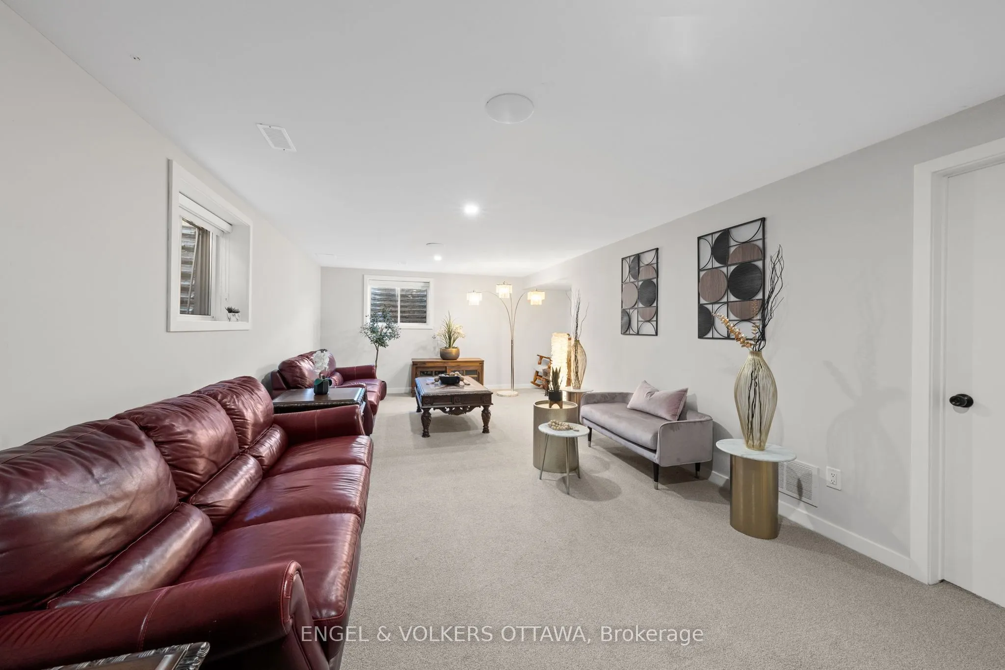 933 Islington Way
