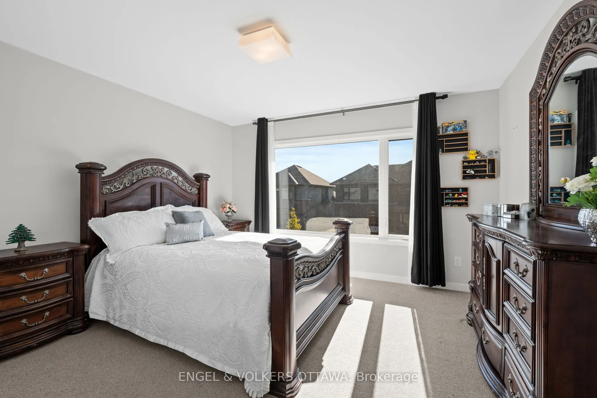 933 Islington Way