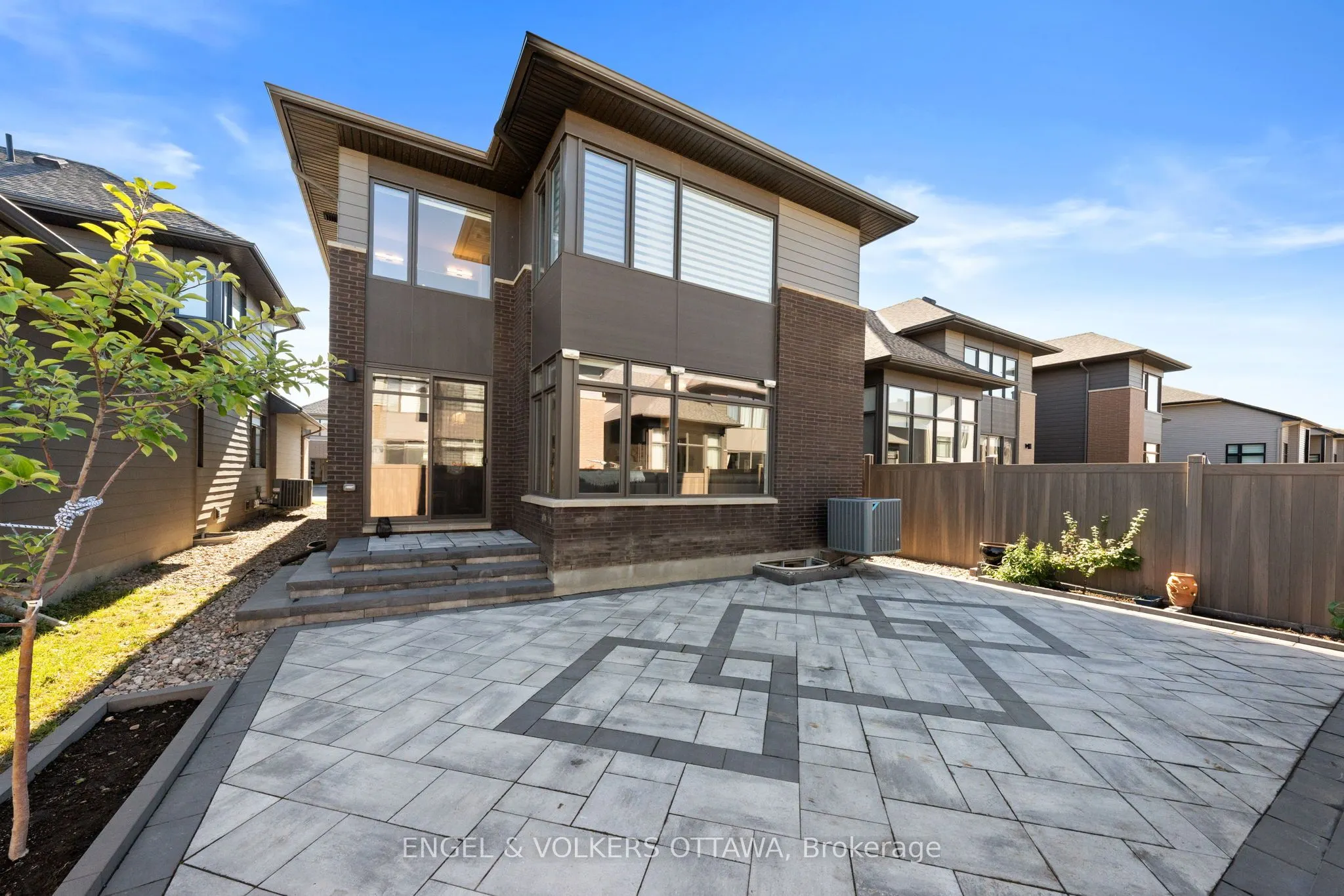 933 Islington Way