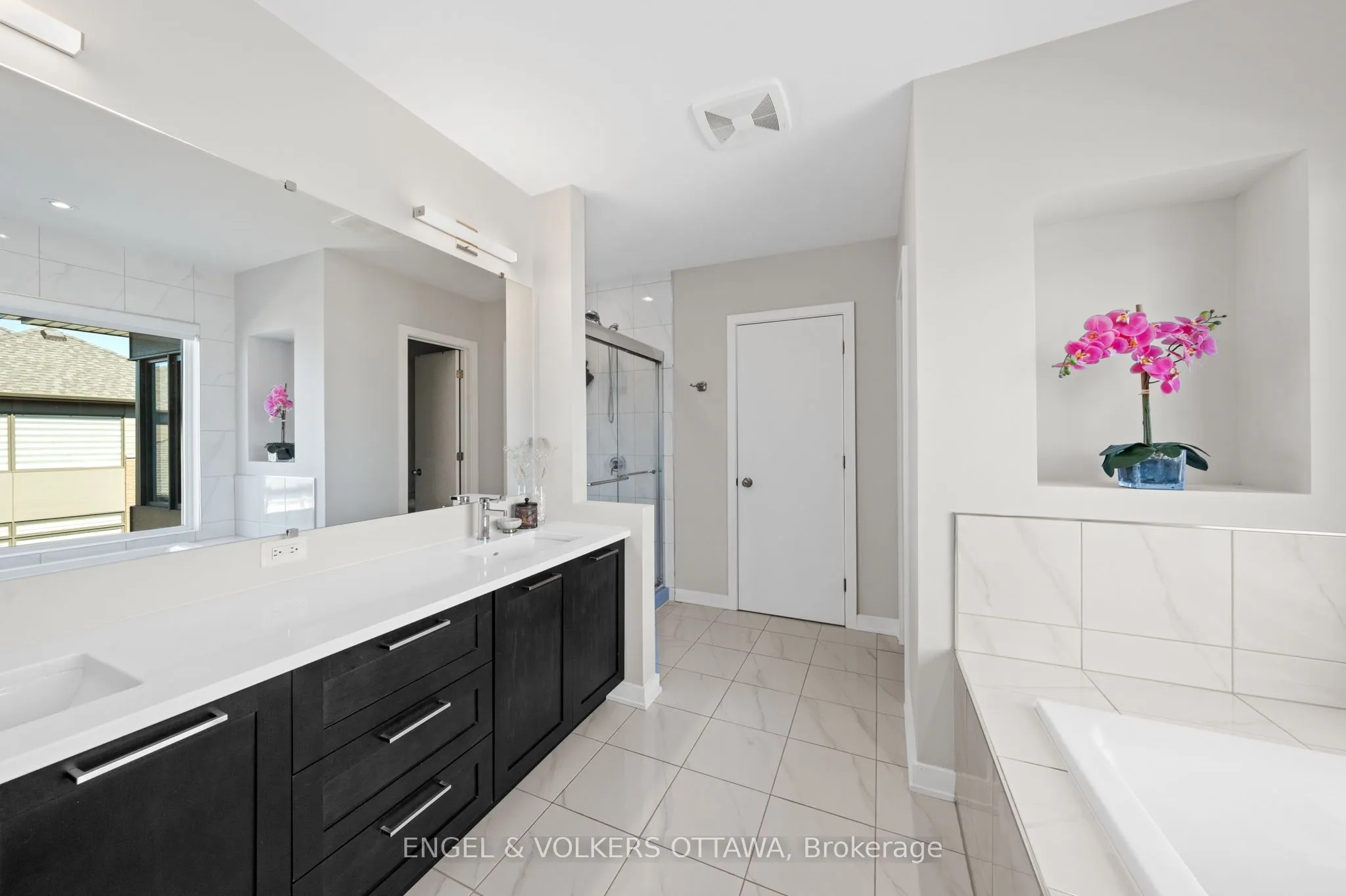 933 Islington Way