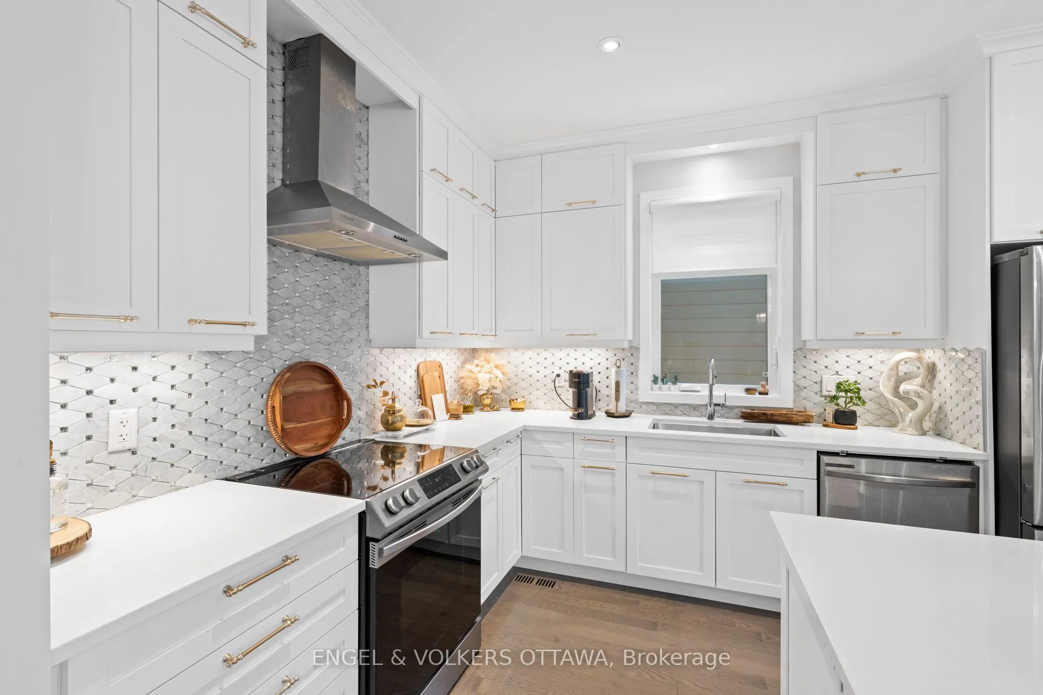 933 Islington Way