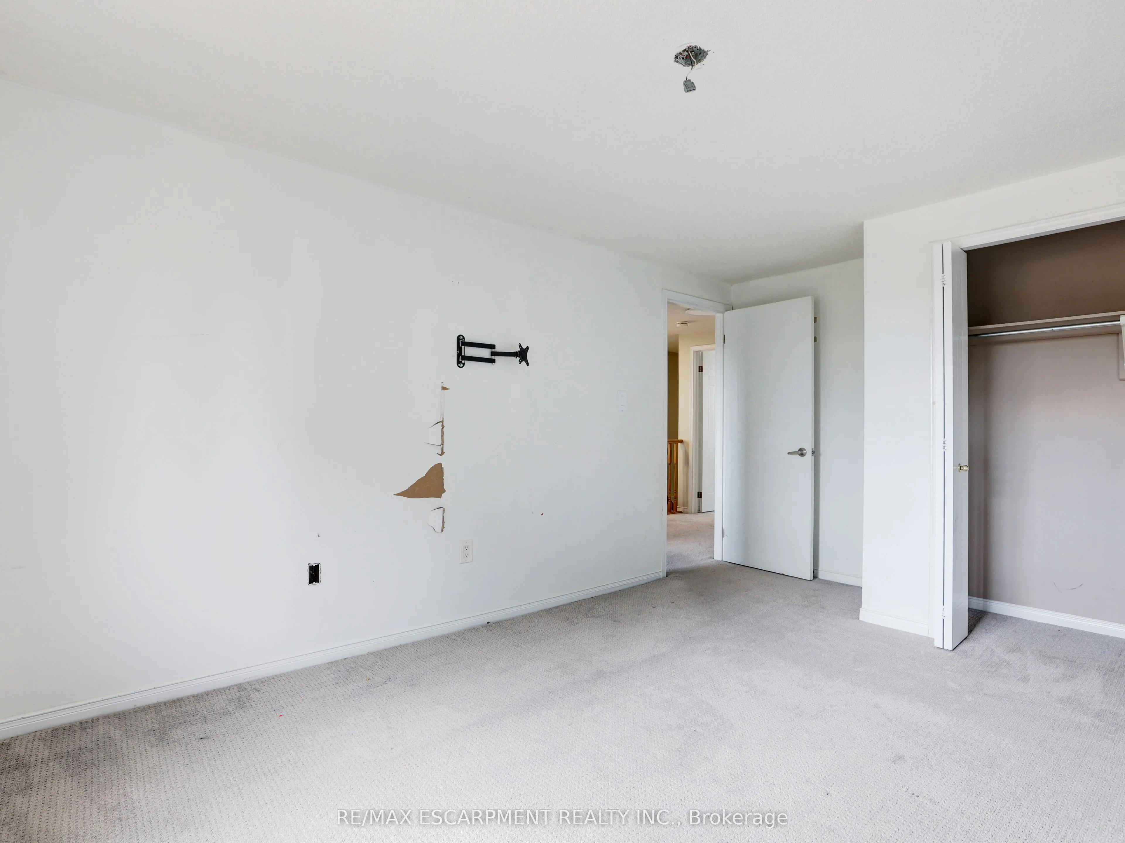 14 Chateau Crescent