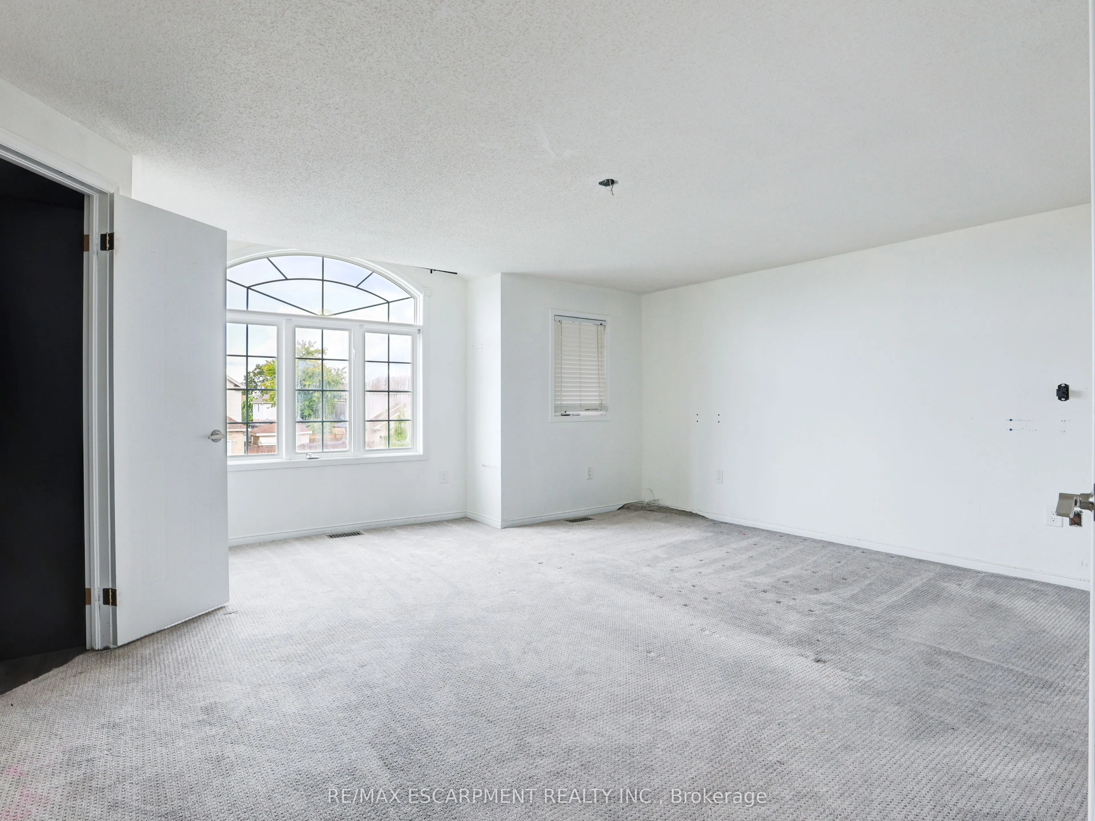 14 Chateau Crescent