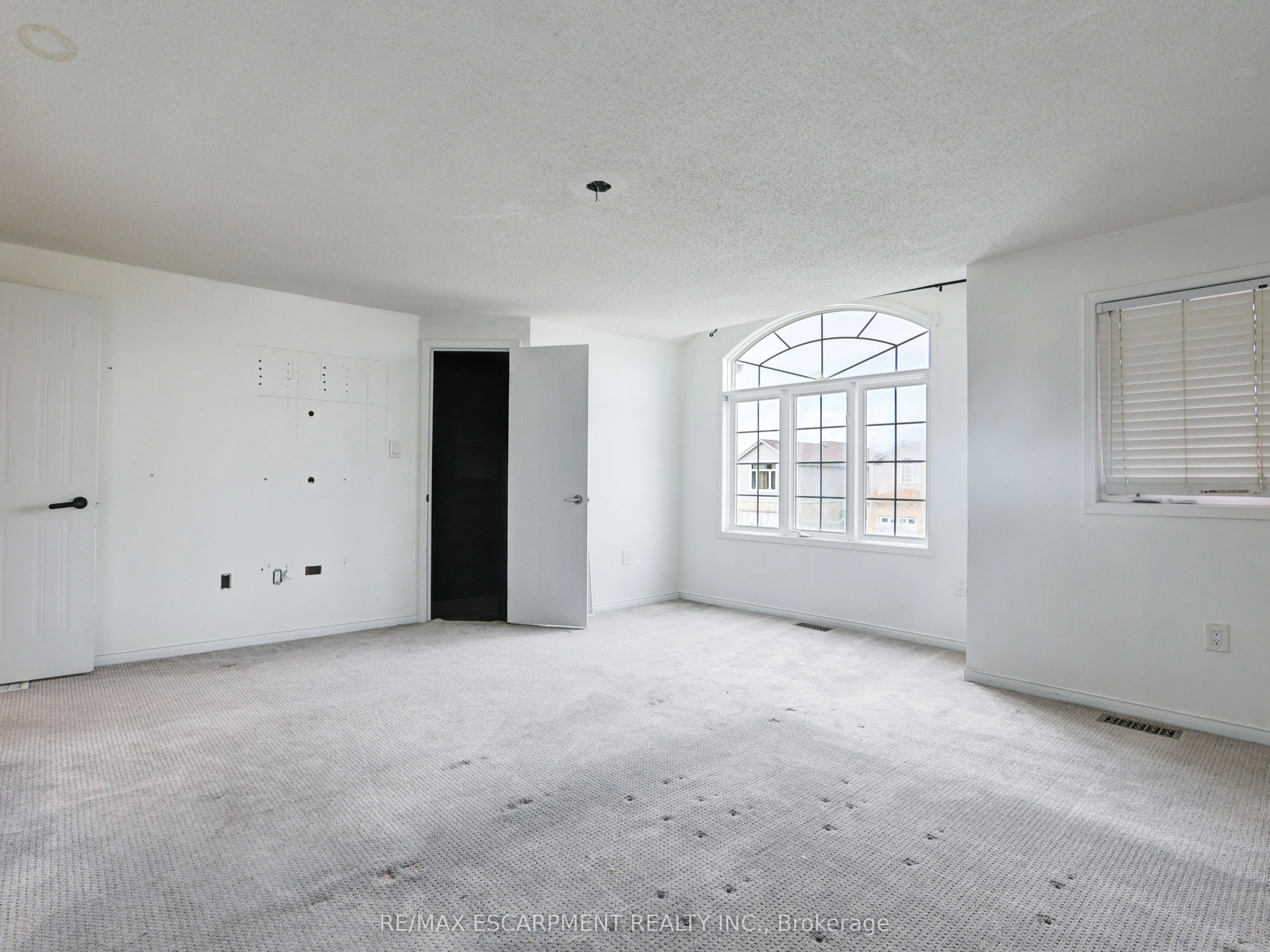 14 Chateau Crescent