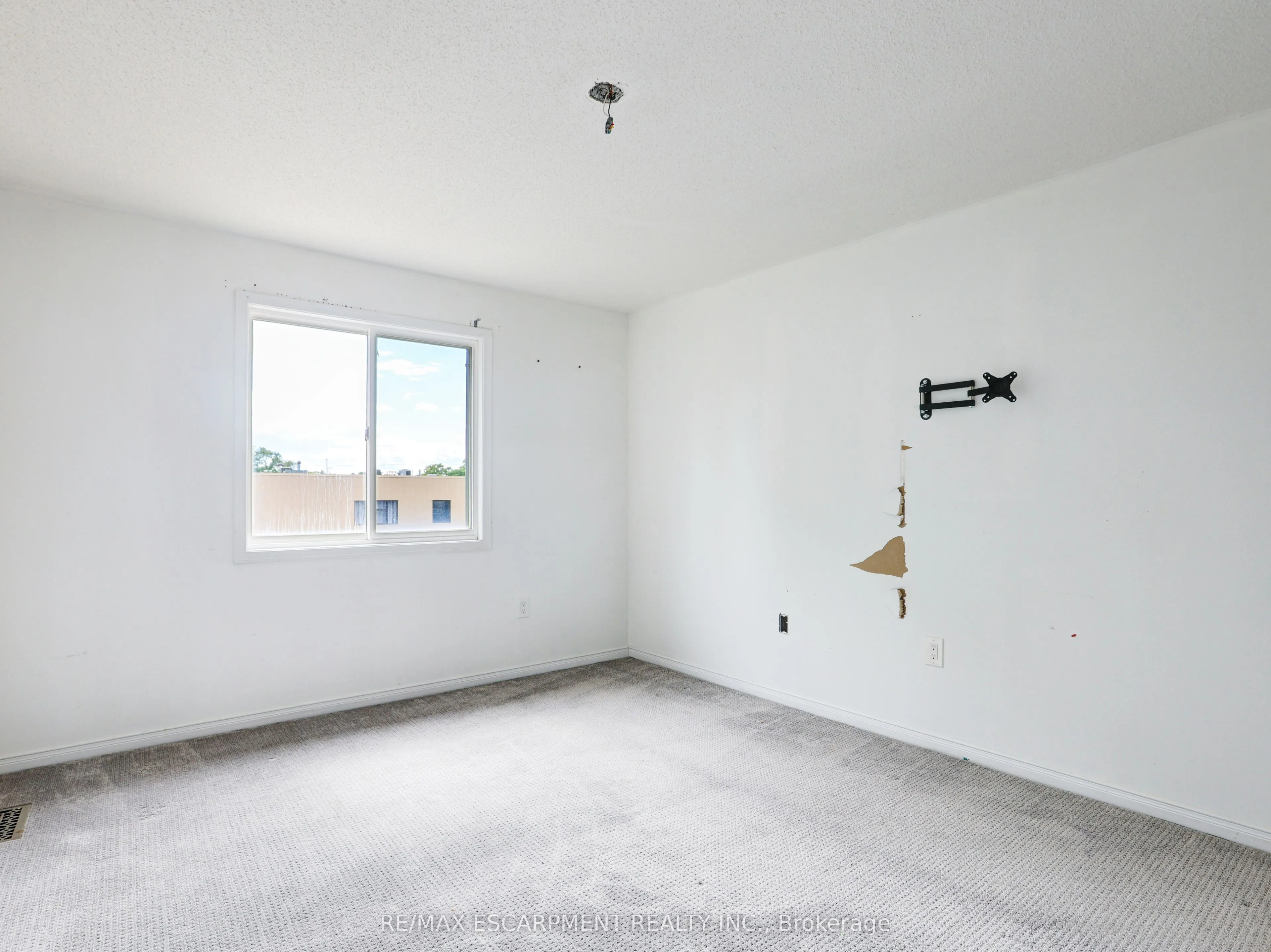 14 Chateau Crescent