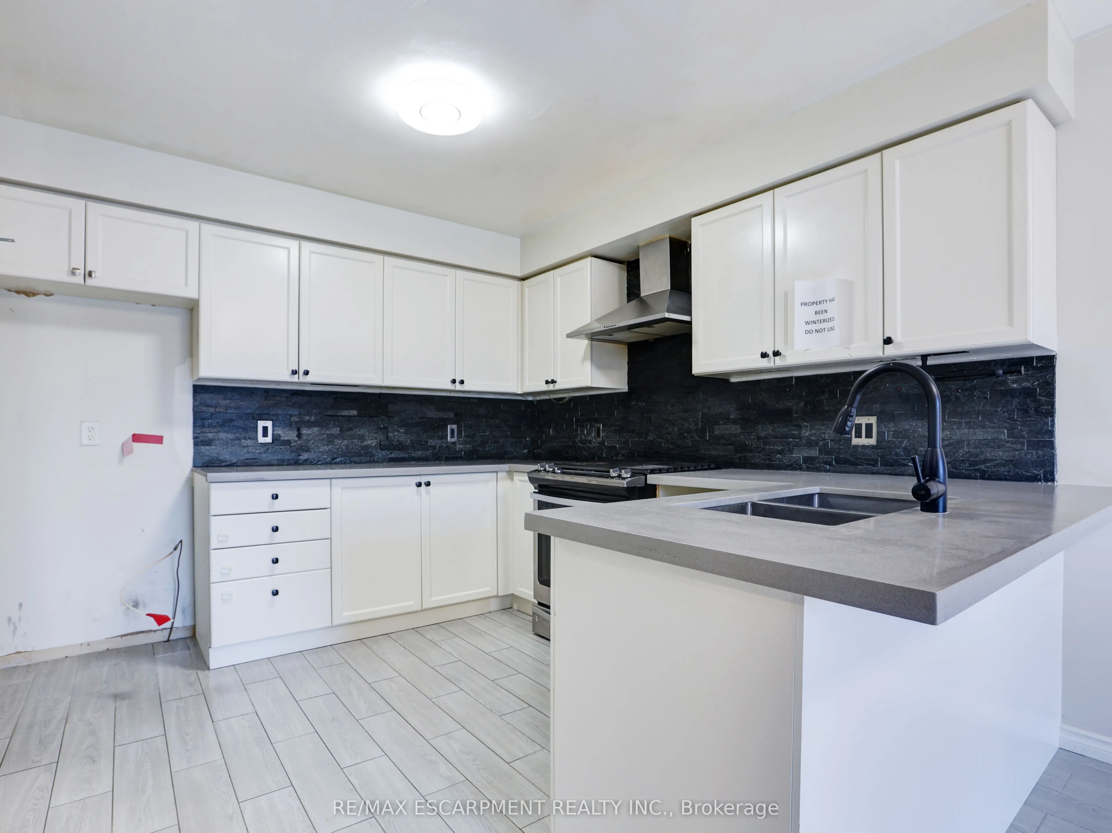 14 Chateau Crescent