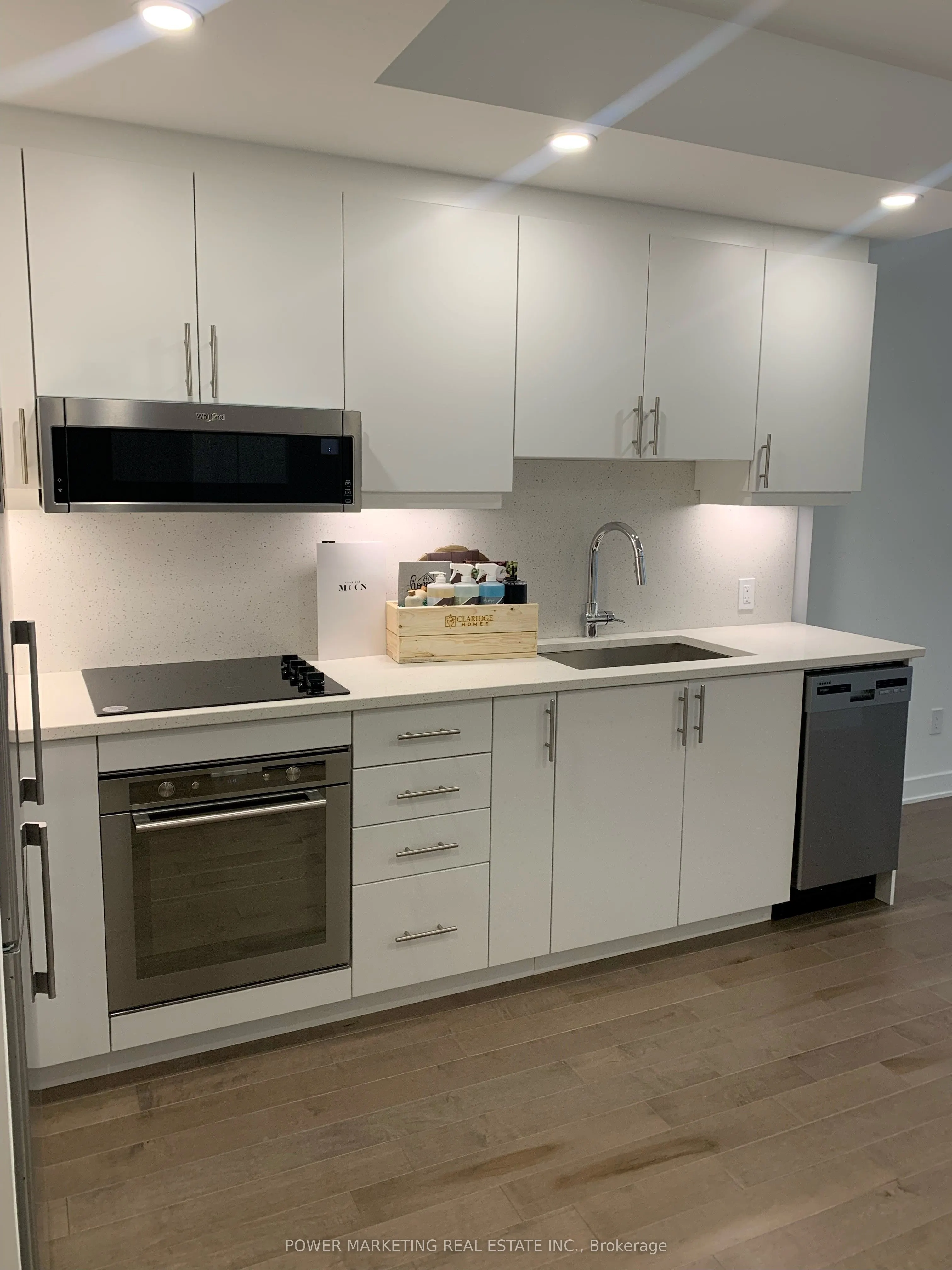 340 QUEEN Street, #410