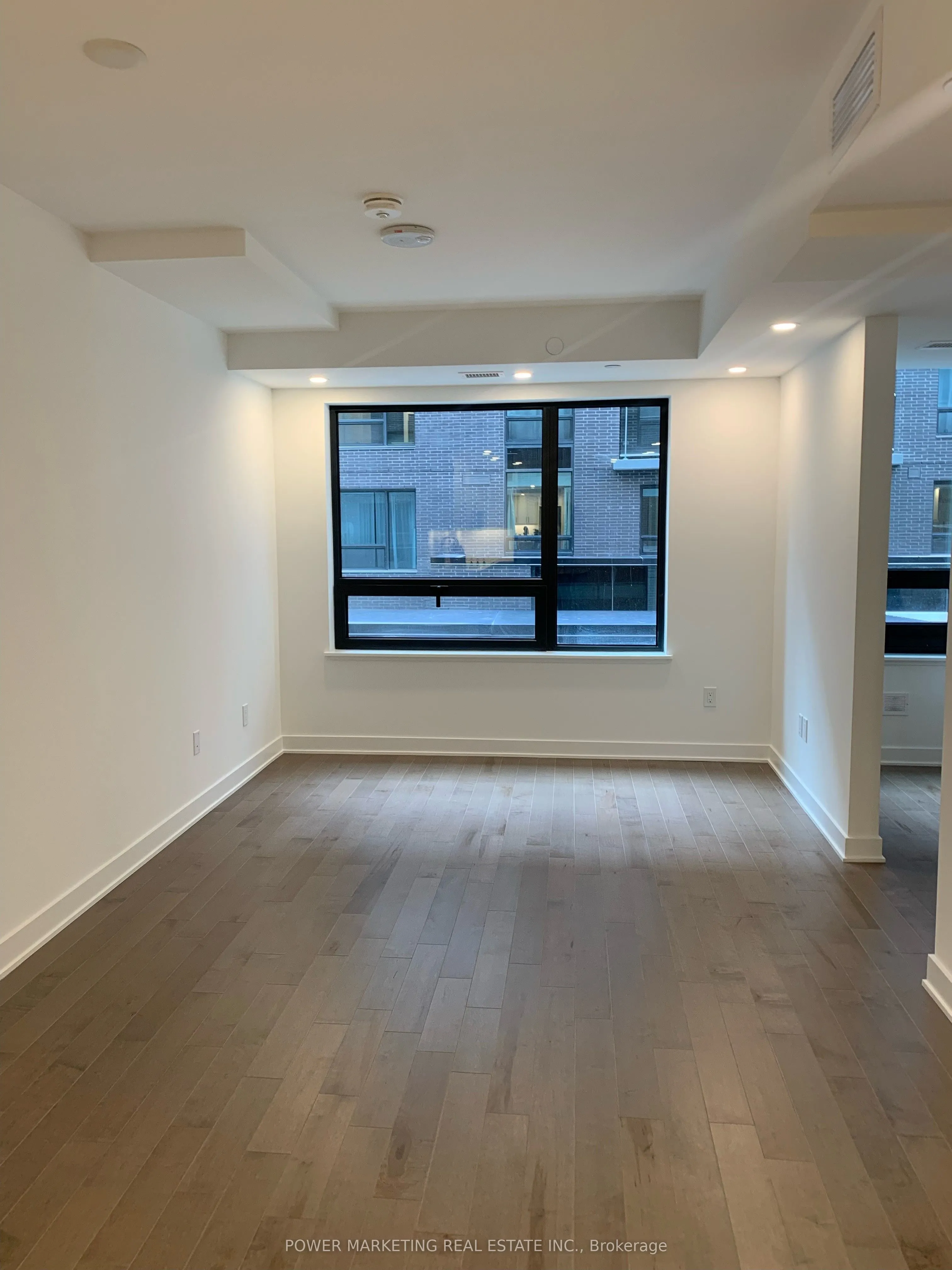 340 QUEEN Street, #410