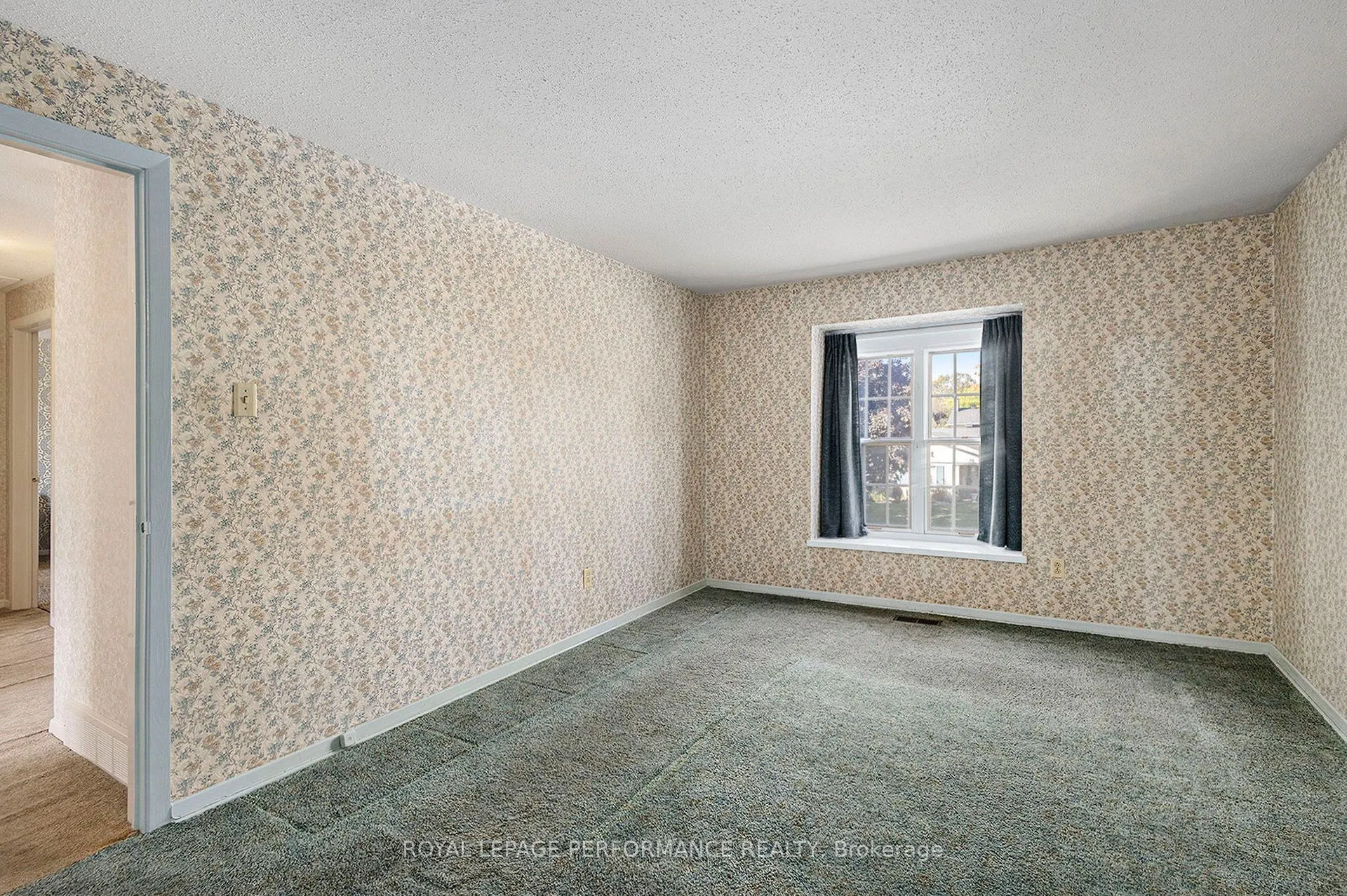 1842 Playfair Drive