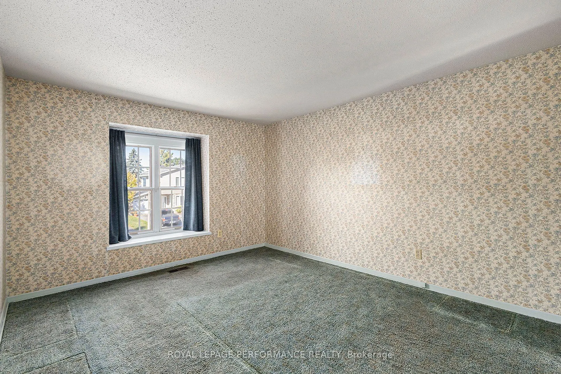 1842 Playfair Drive