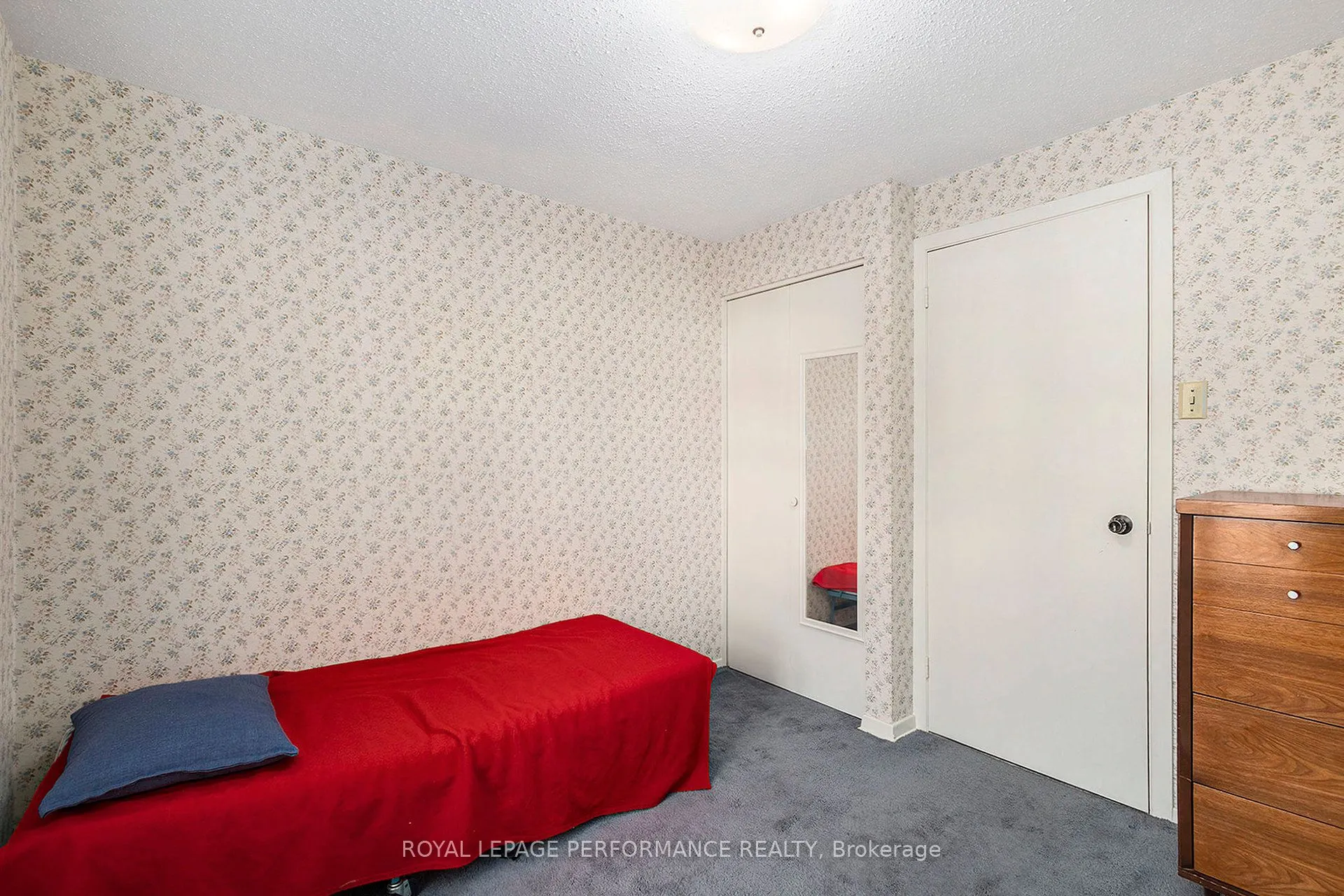 1842 Playfair Drive