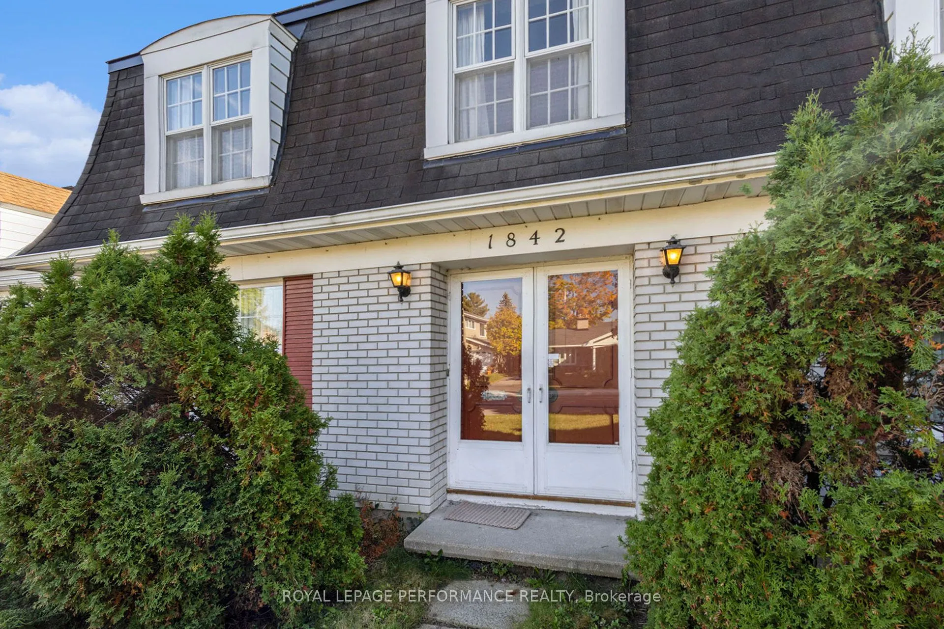 1842 Playfair Drive