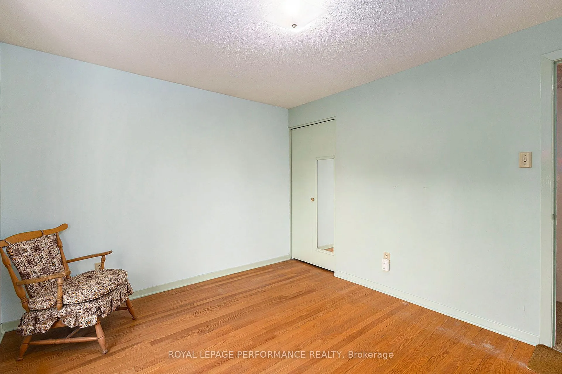1842 Playfair Drive