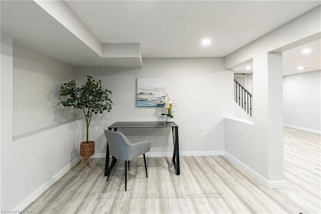 20 Roseneath Crescent