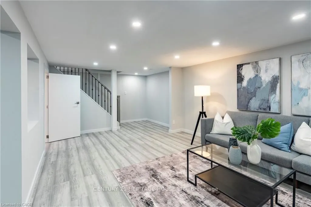 20 Roseneath Crescent