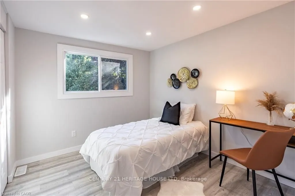 20 Roseneath Crescent
