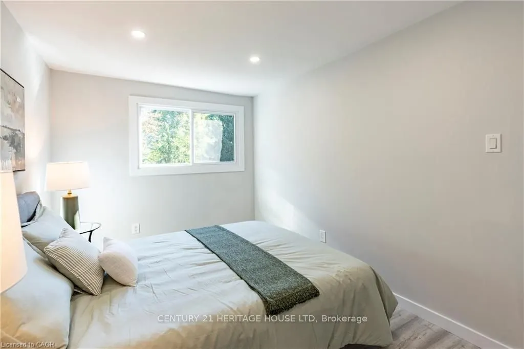 20 Roseneath Crescent
