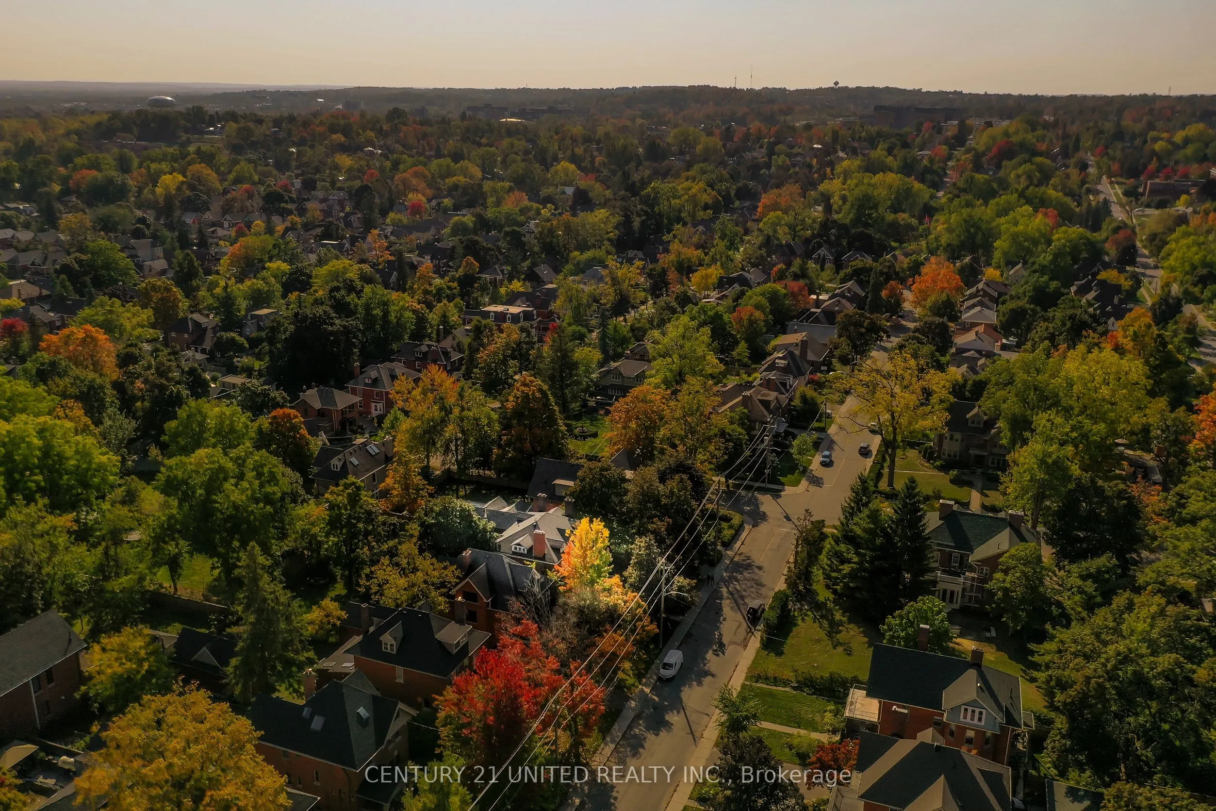 463 Hunter Street W