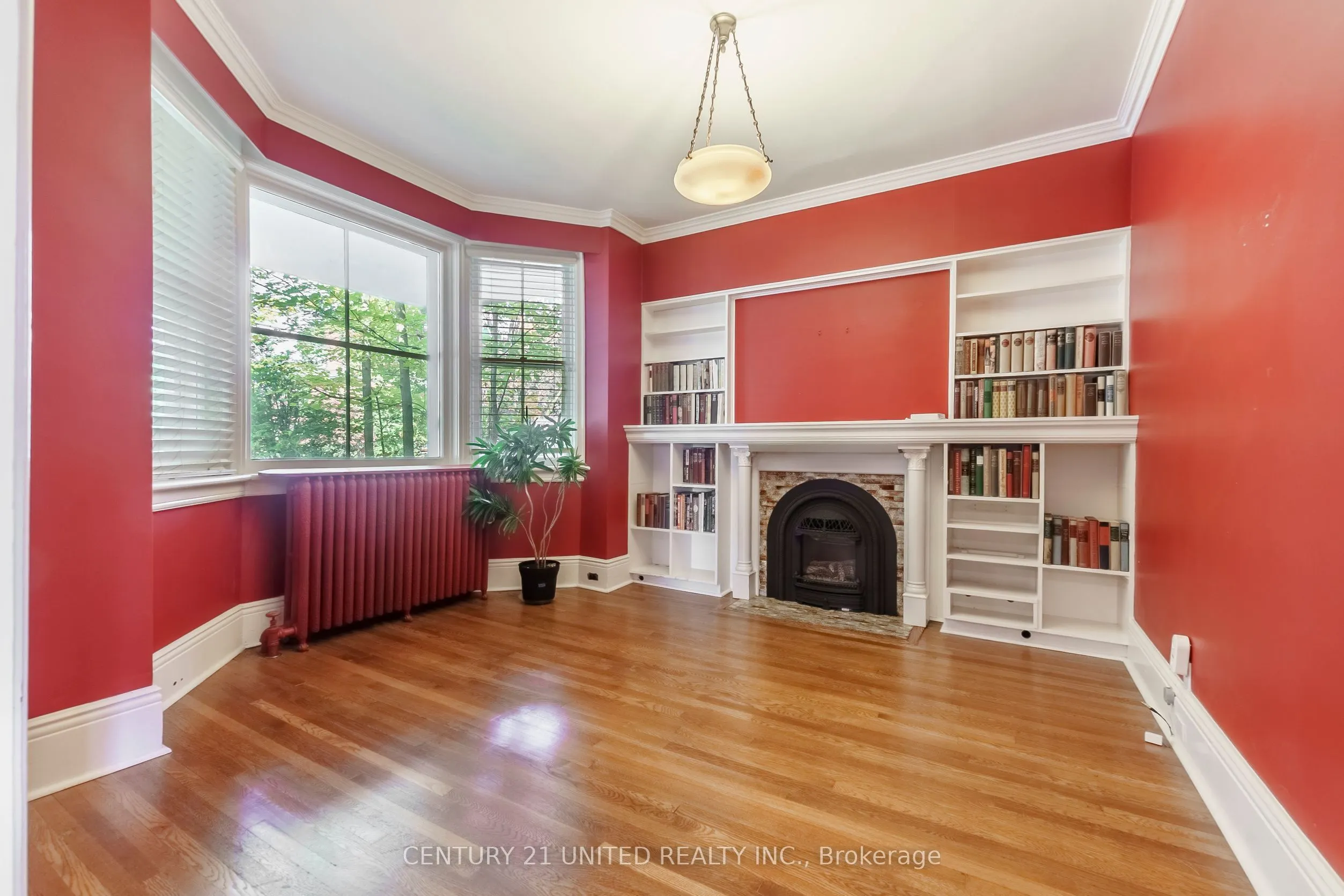 463 Hunter Street W