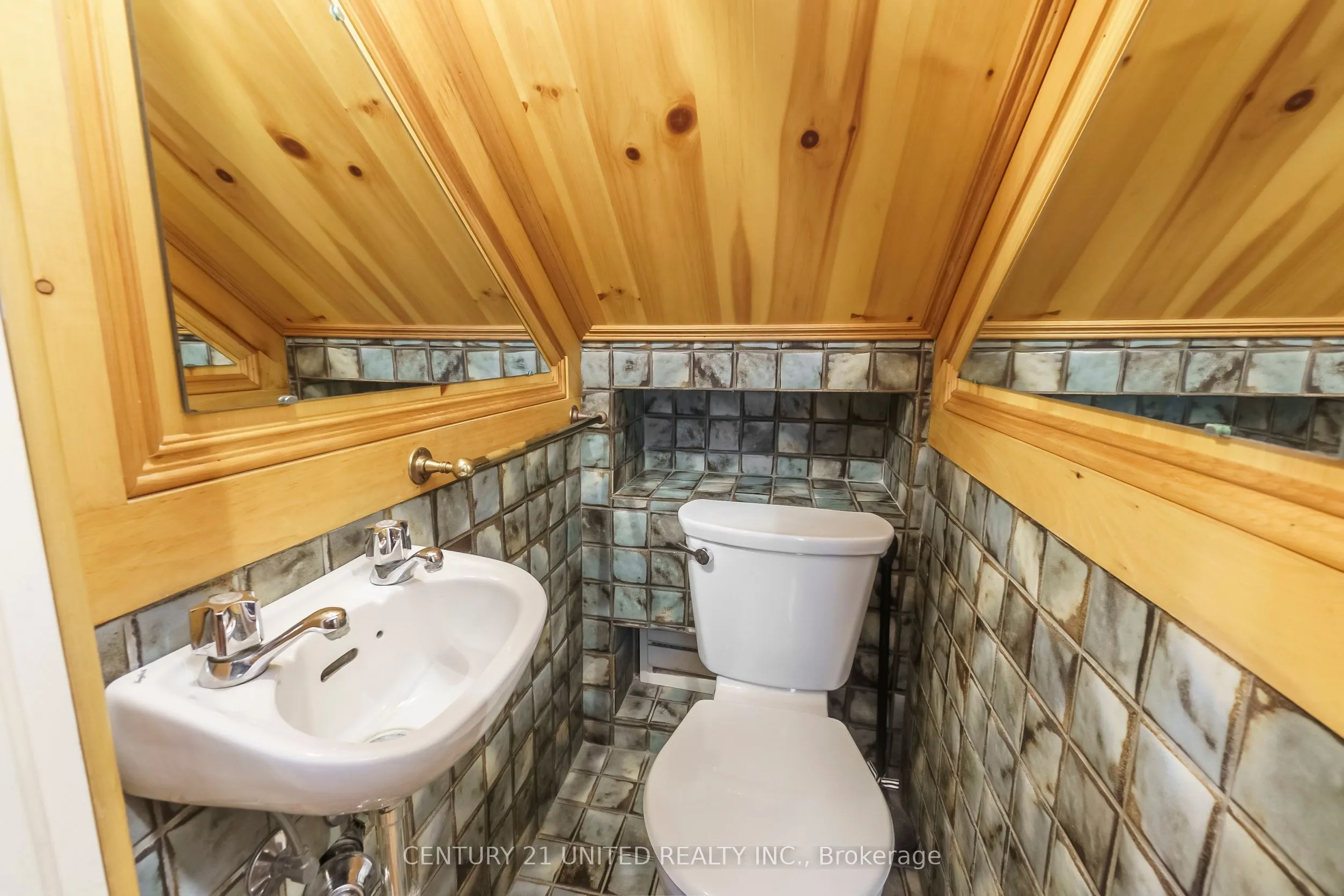 463 Hunter Street W