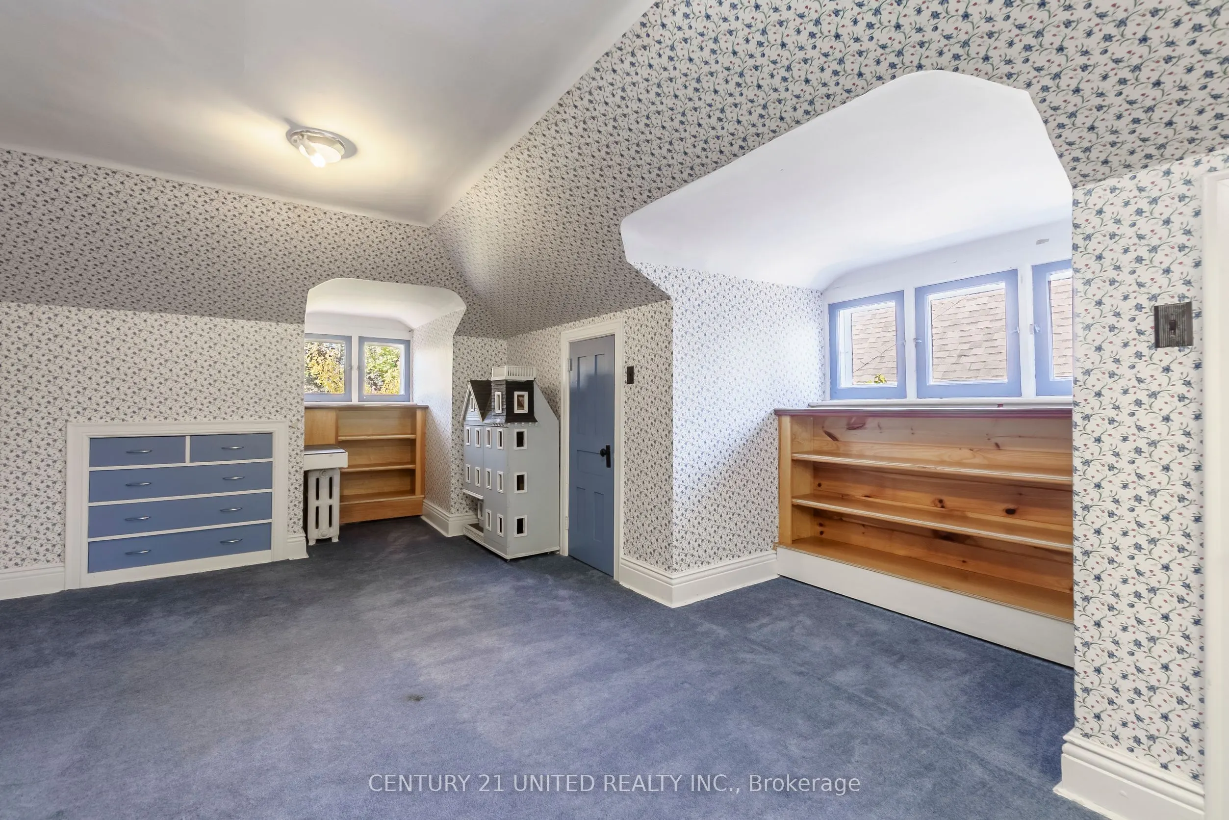 463 Hunter Street W